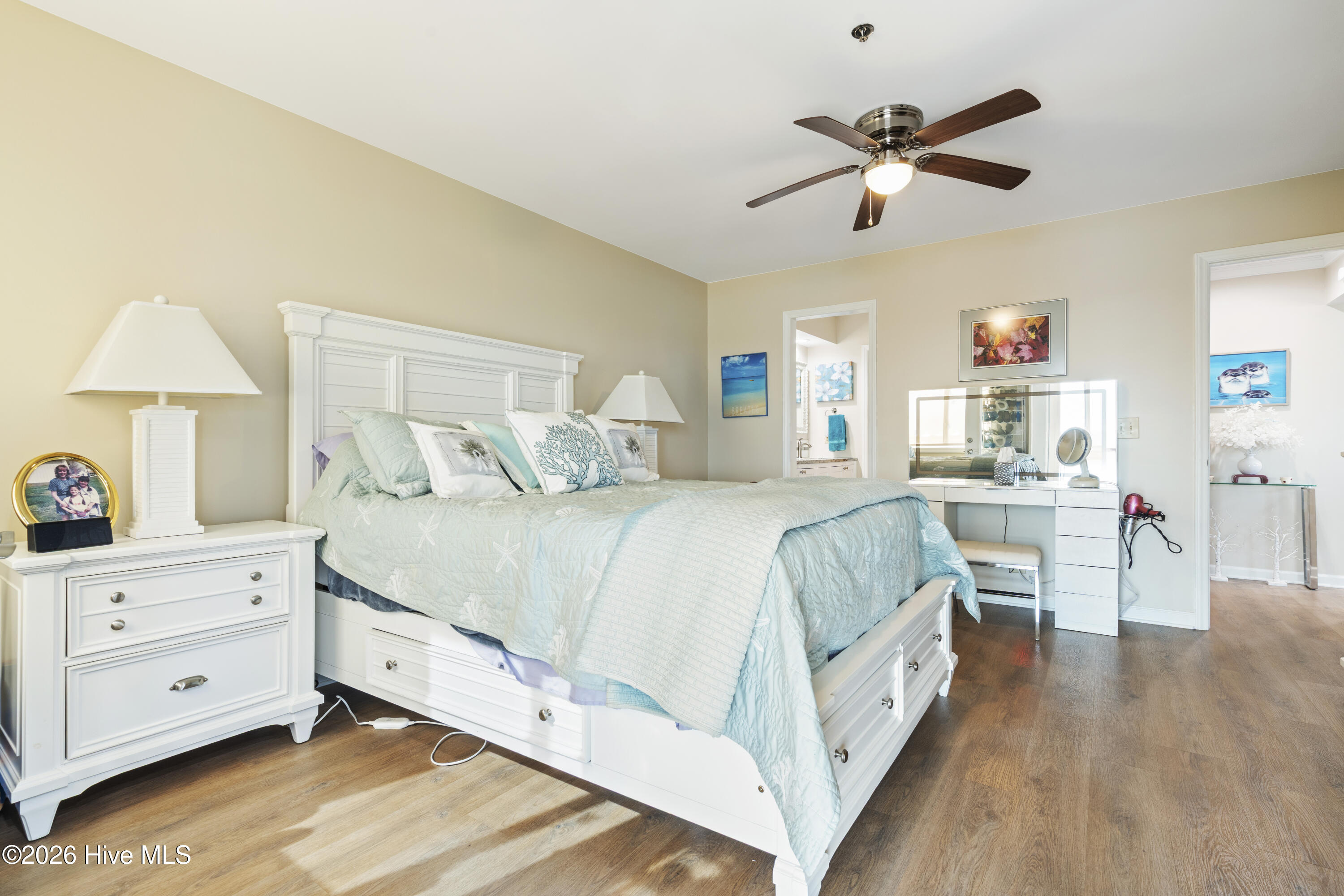 100554820 | Photo 23