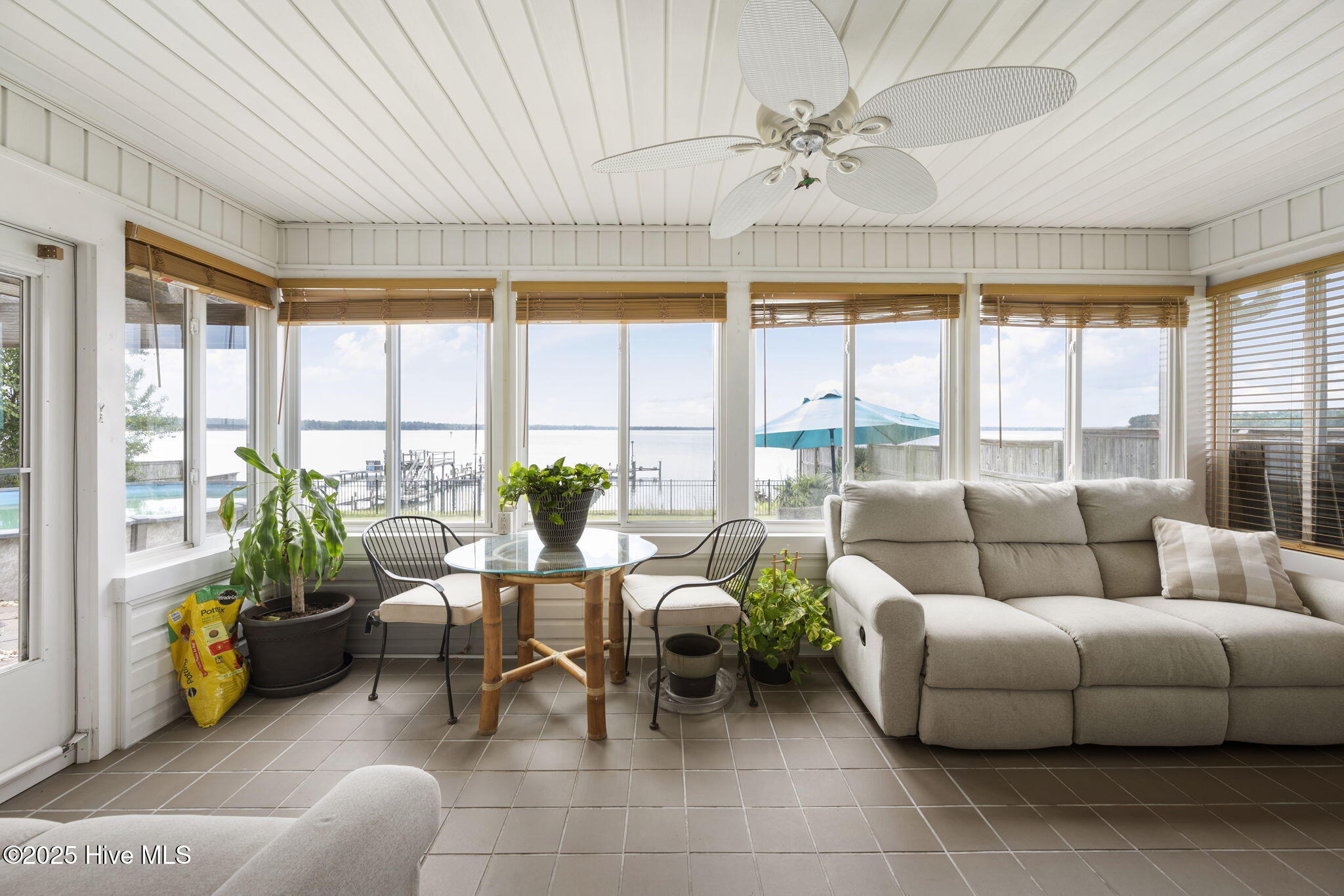 100523425 | Photo 24