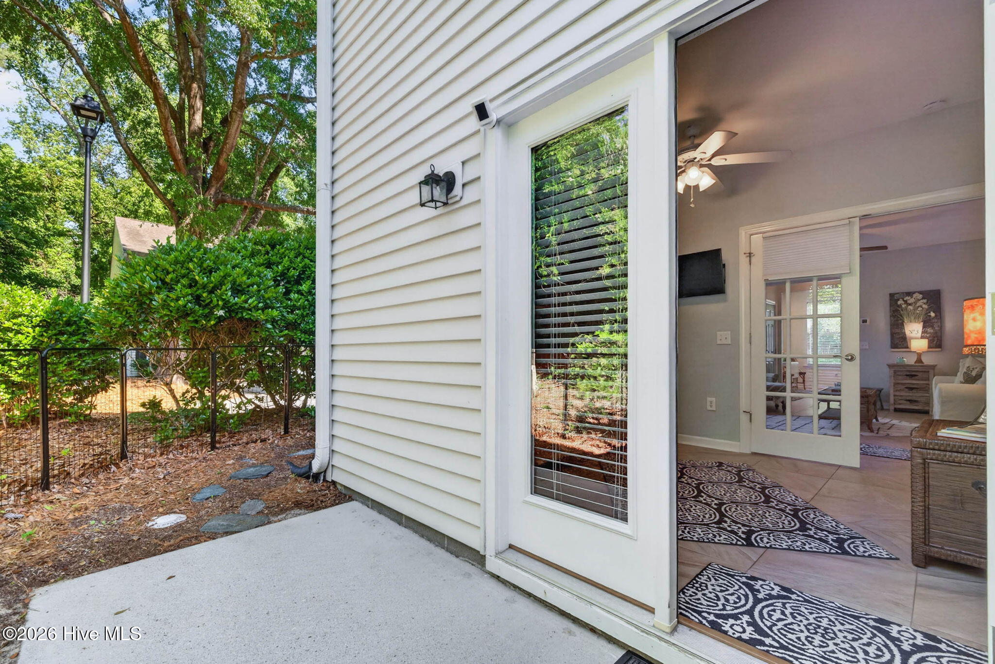 100570358 | Photo 16