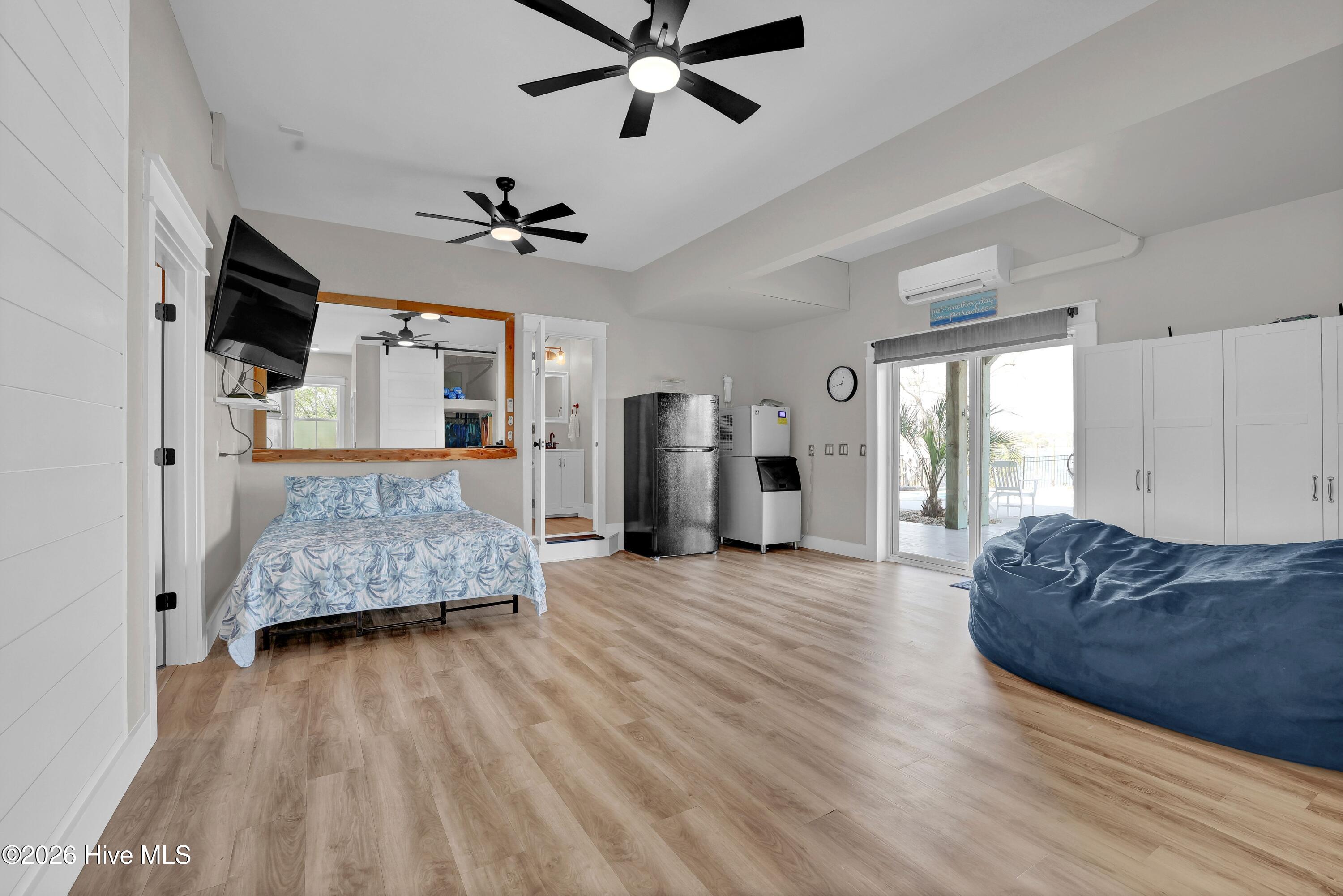 100564139 | Photo 44