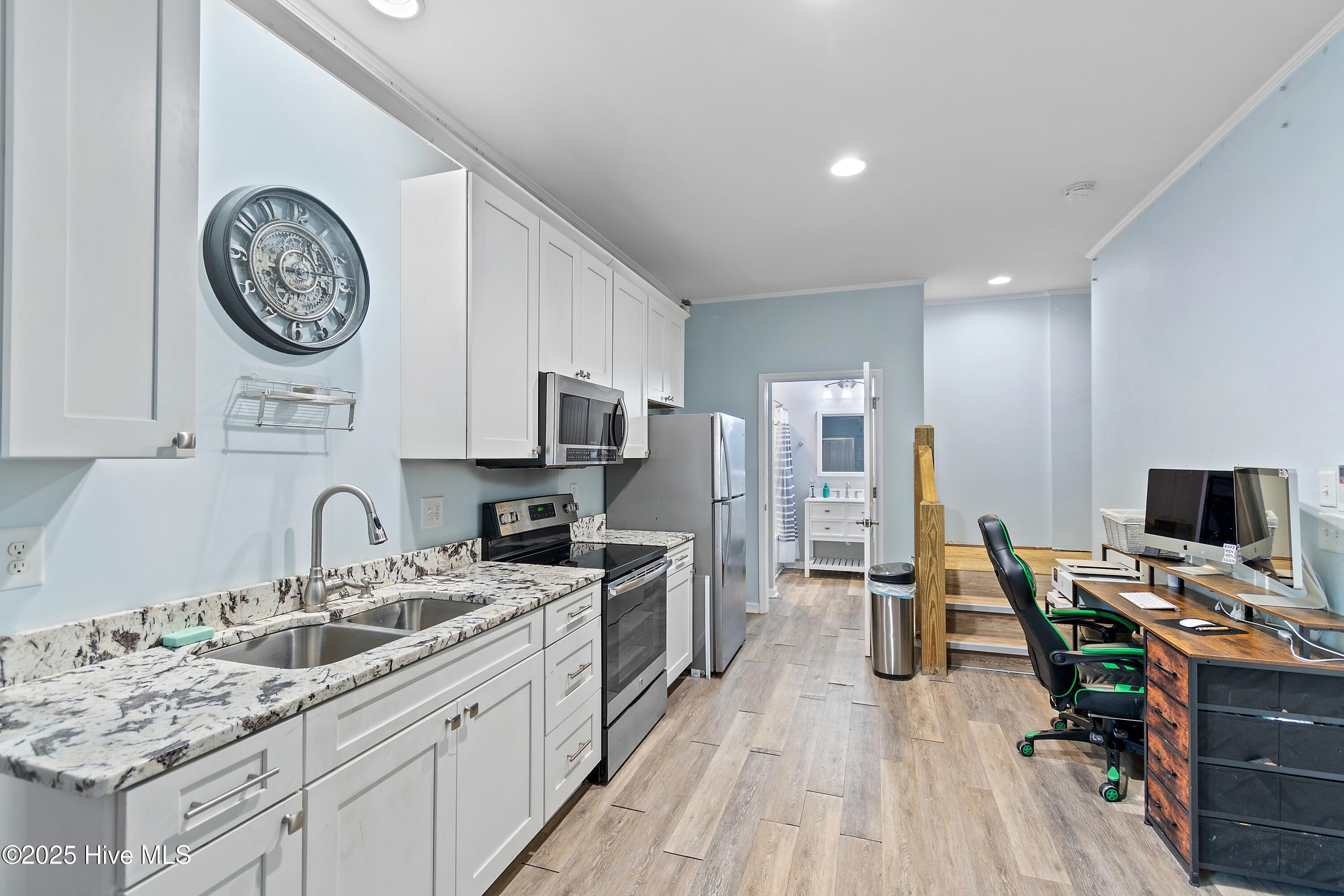 100546132 | Photo 31