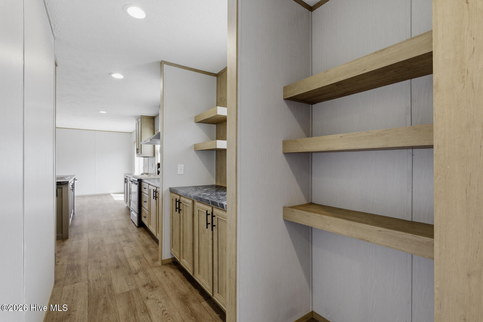 100565358 | Photo 12