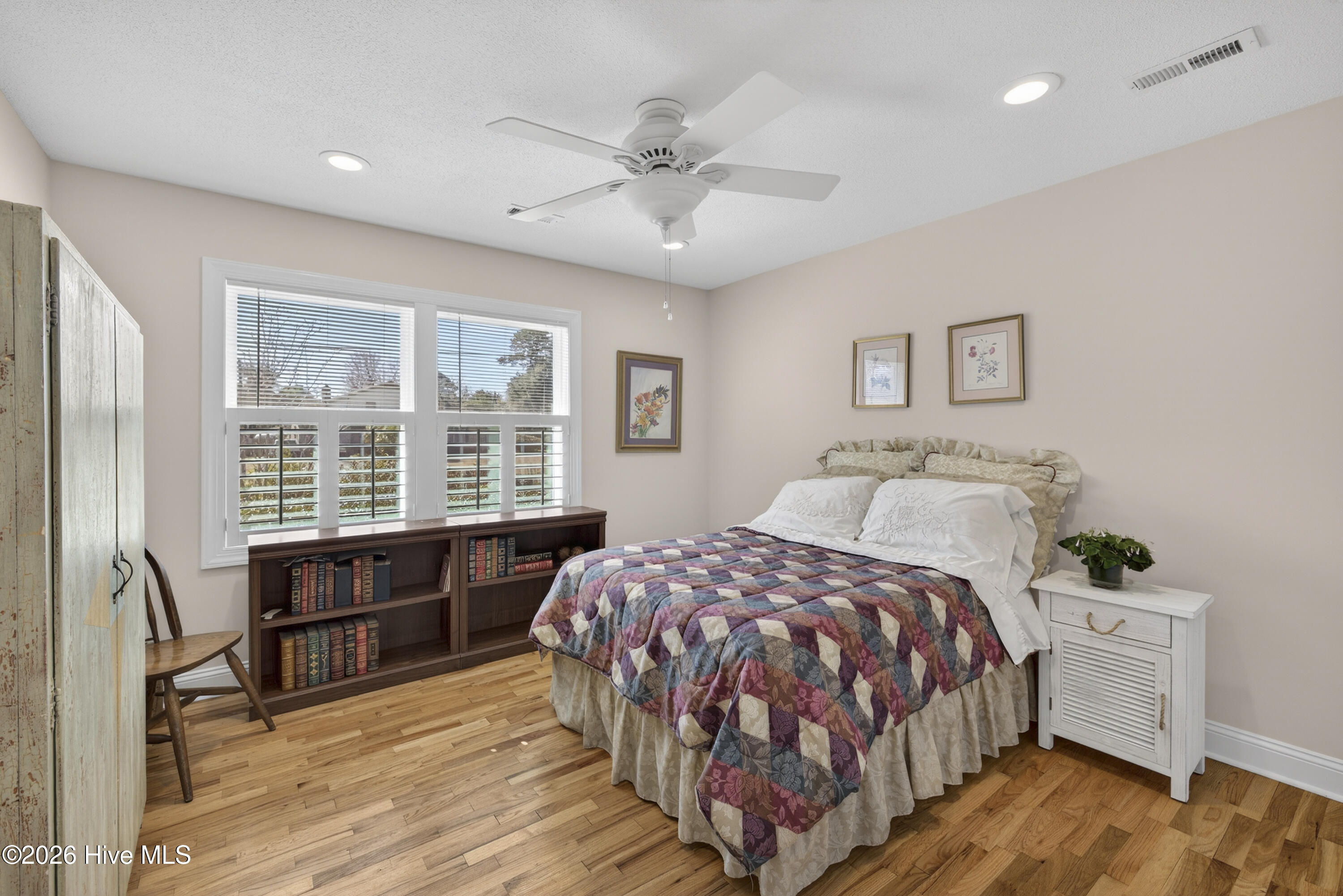 100559114 | Photo 32