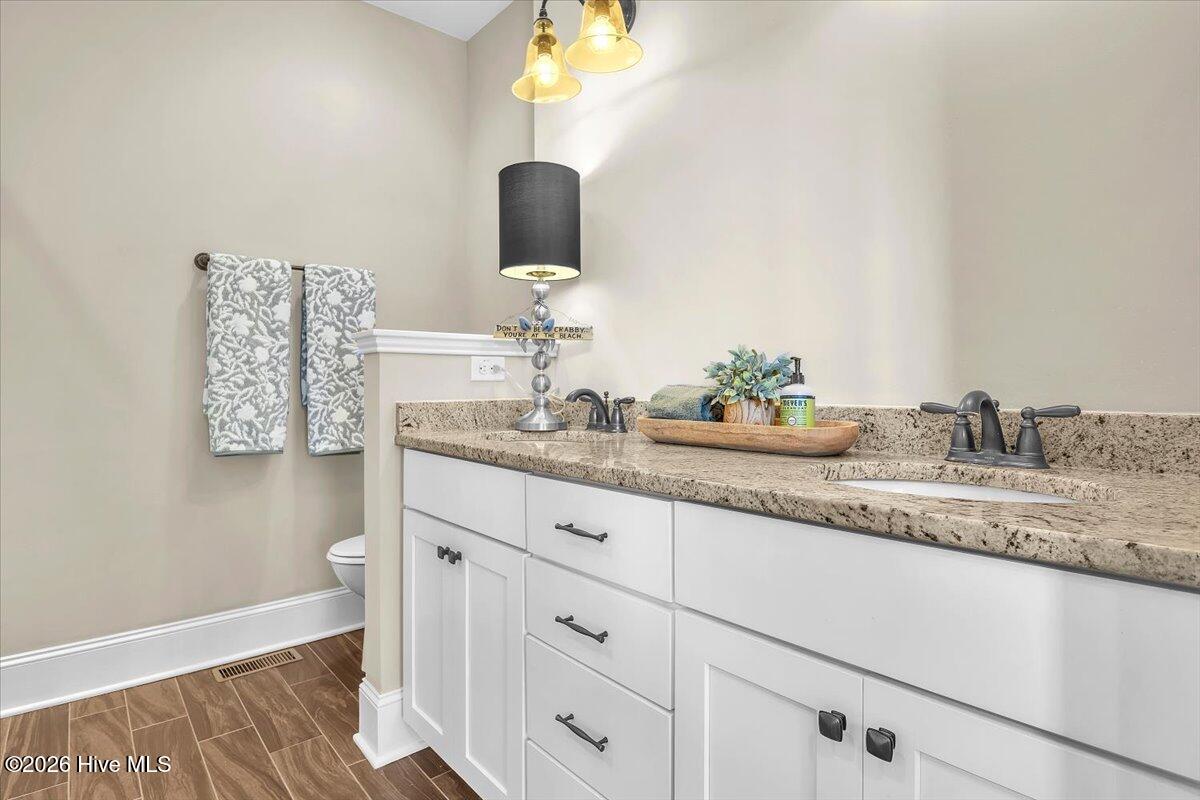 100558839 | Photo 43