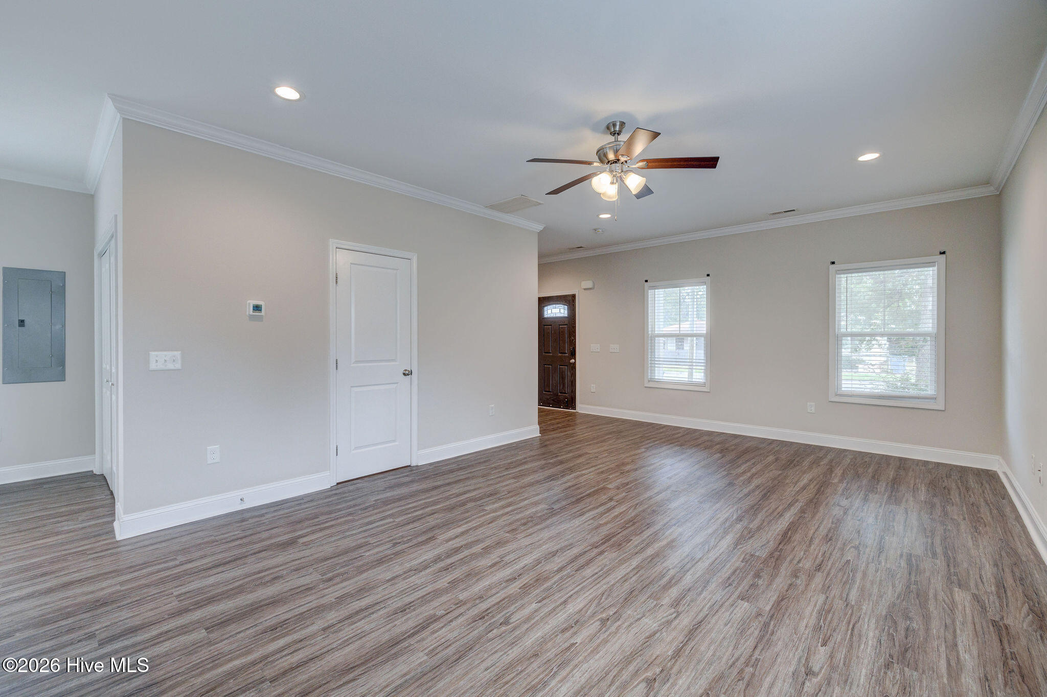 100562693 | Photo 14