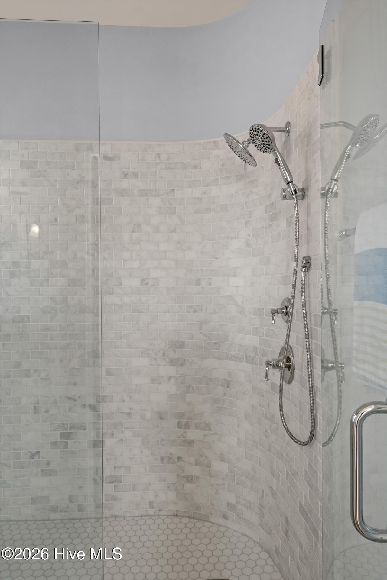 100556093 | Photo 45