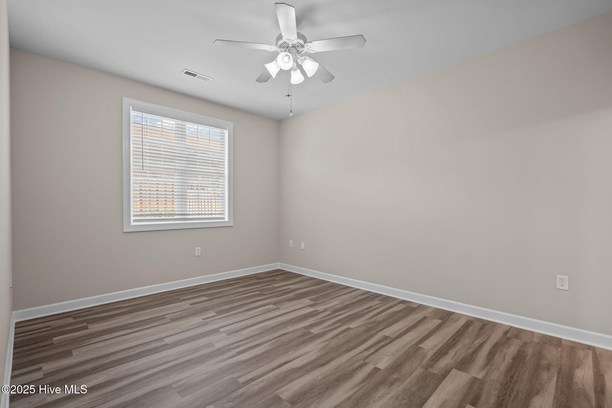 100540244 | Photo 20