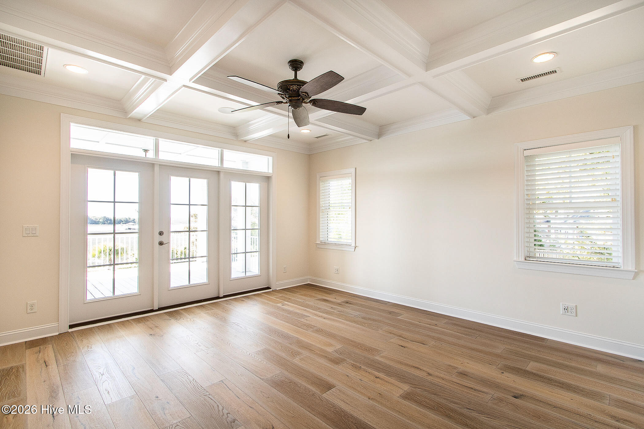 100568588 | Photo 29