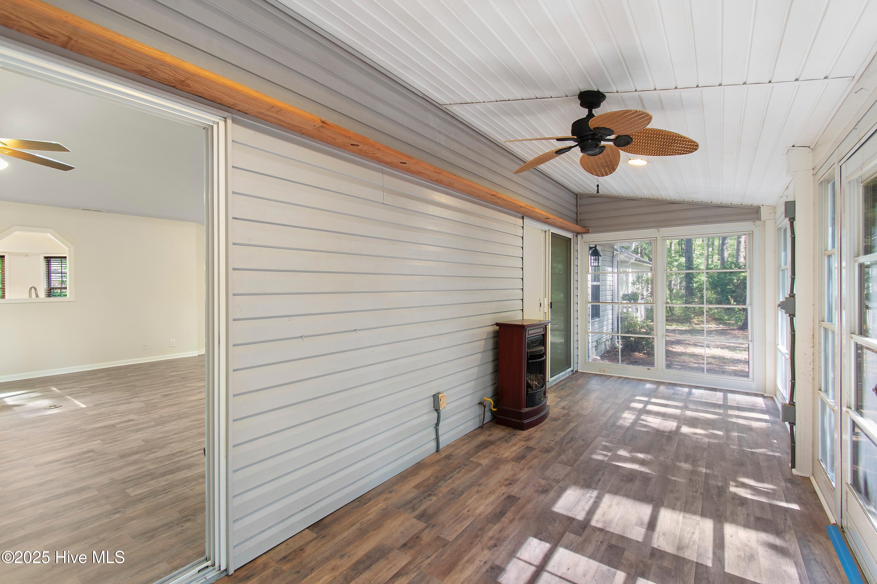 100515628 | Photo 17