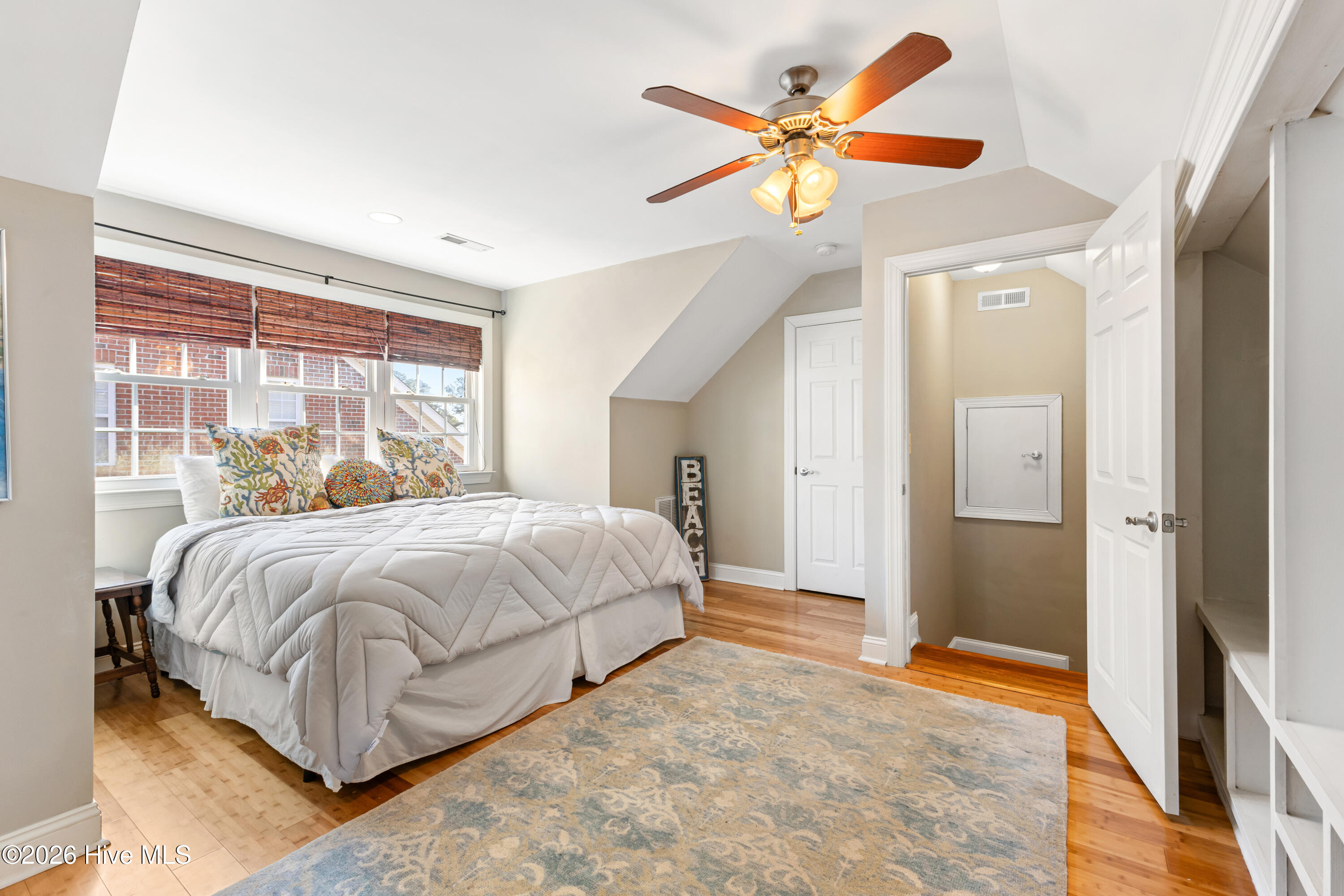 100553841 | Photo 29