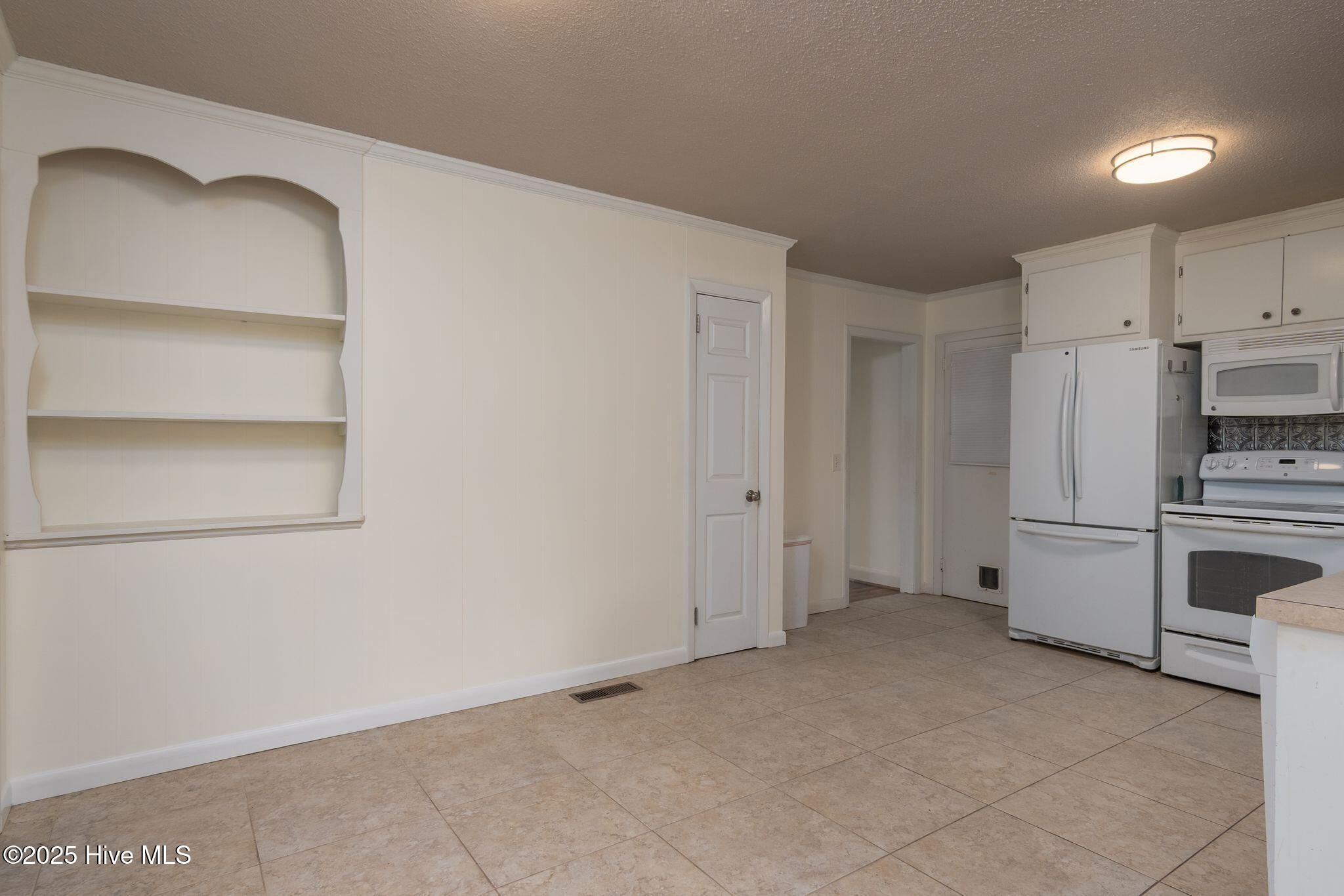 100529012 | Photo 11