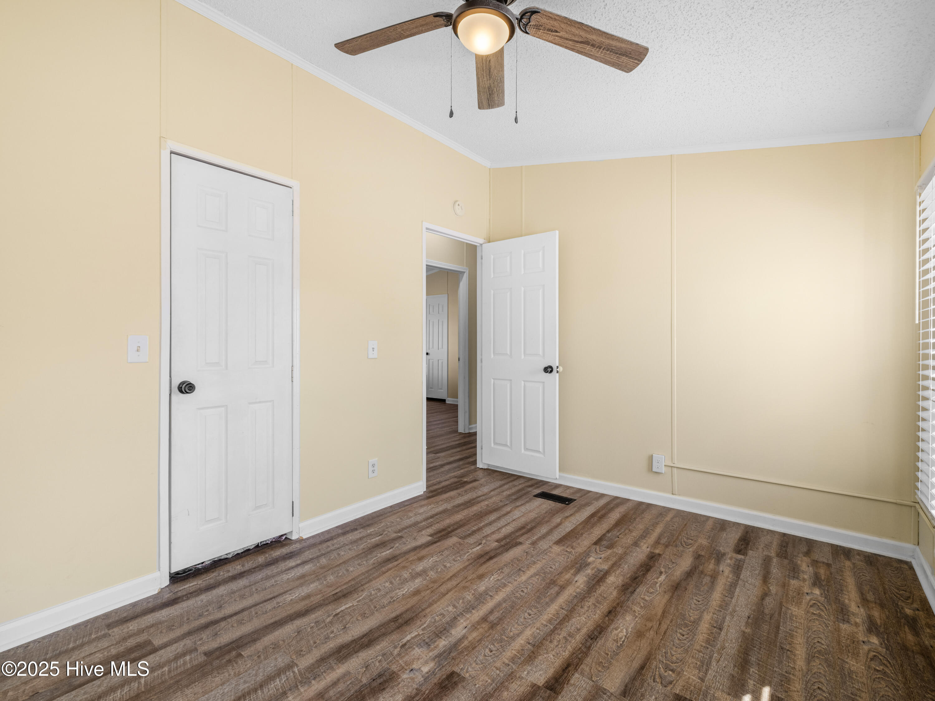 100540090 | Photo 38