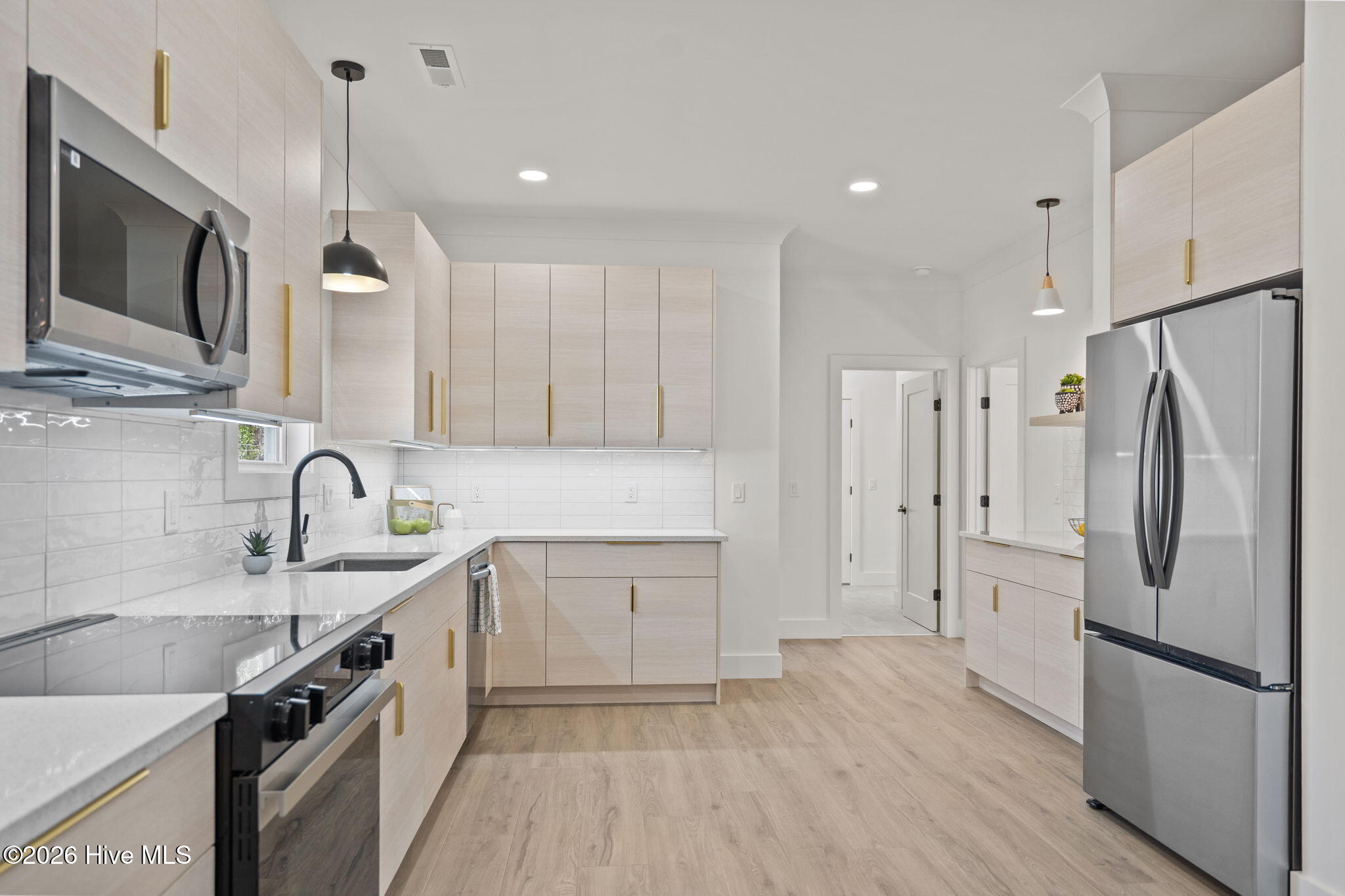 100553901 | Photo 16