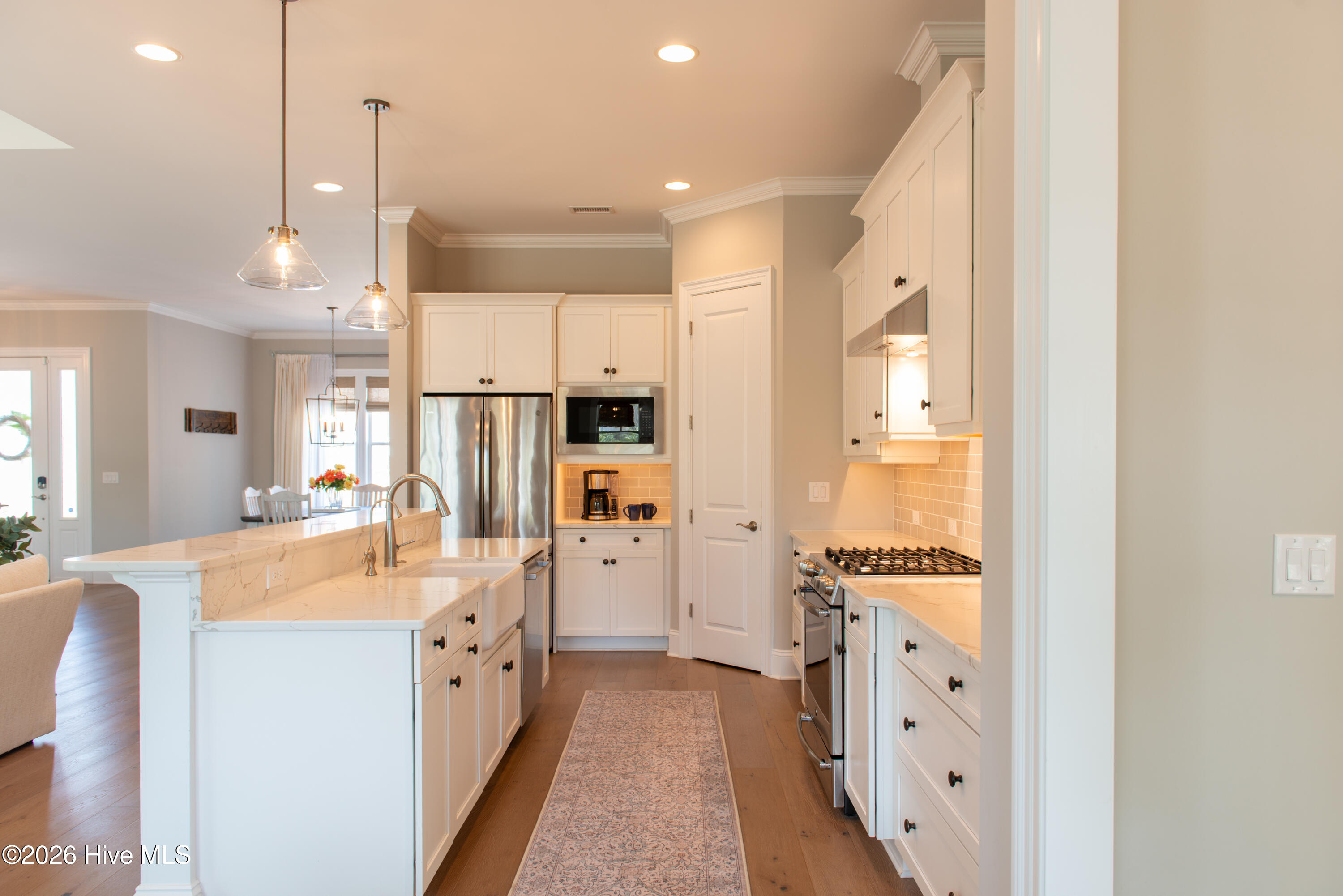 100560299 | Photo 29