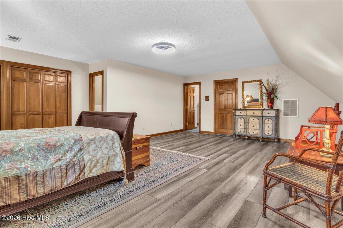 100565591 | Photo 60