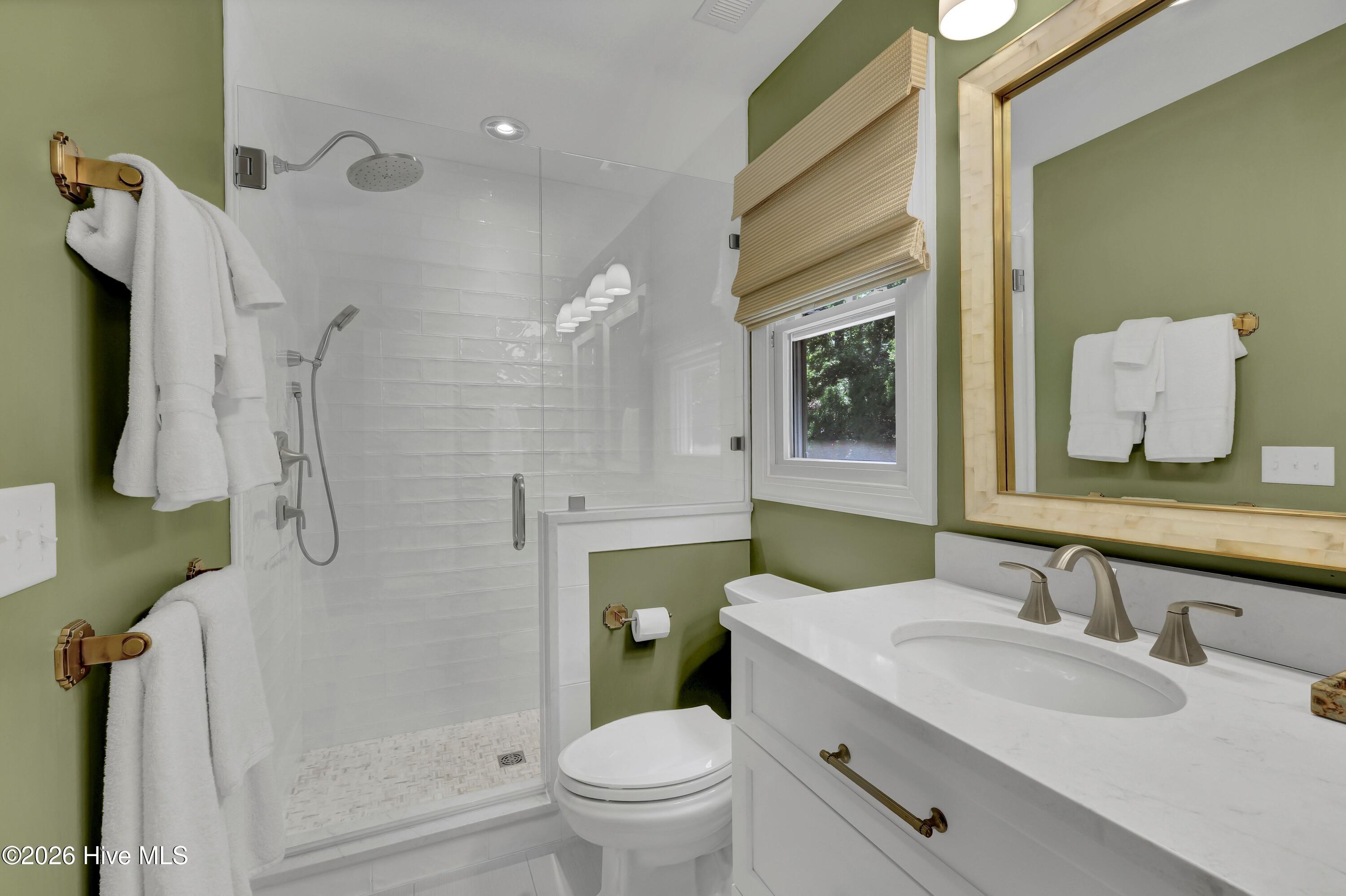 100569392 | Photo 25