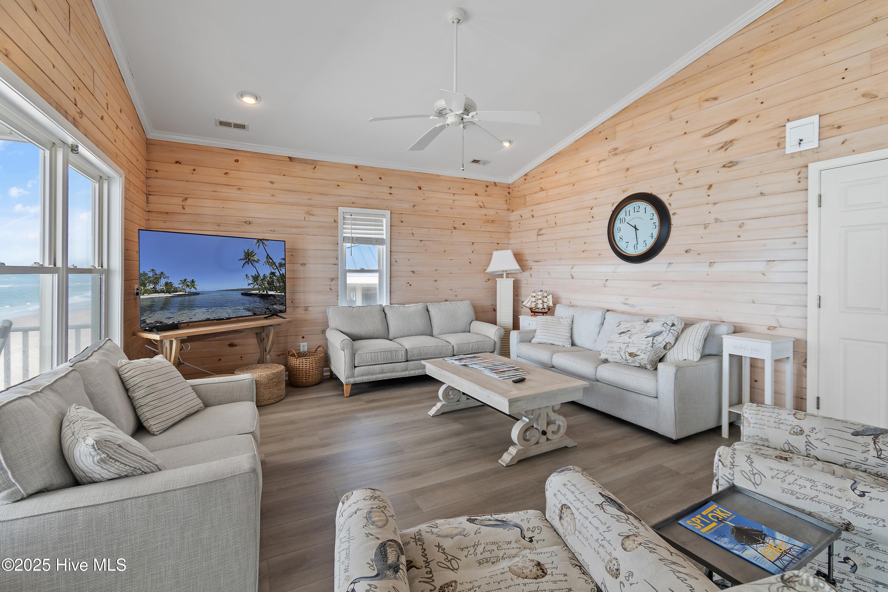 100554405 | Photo 15