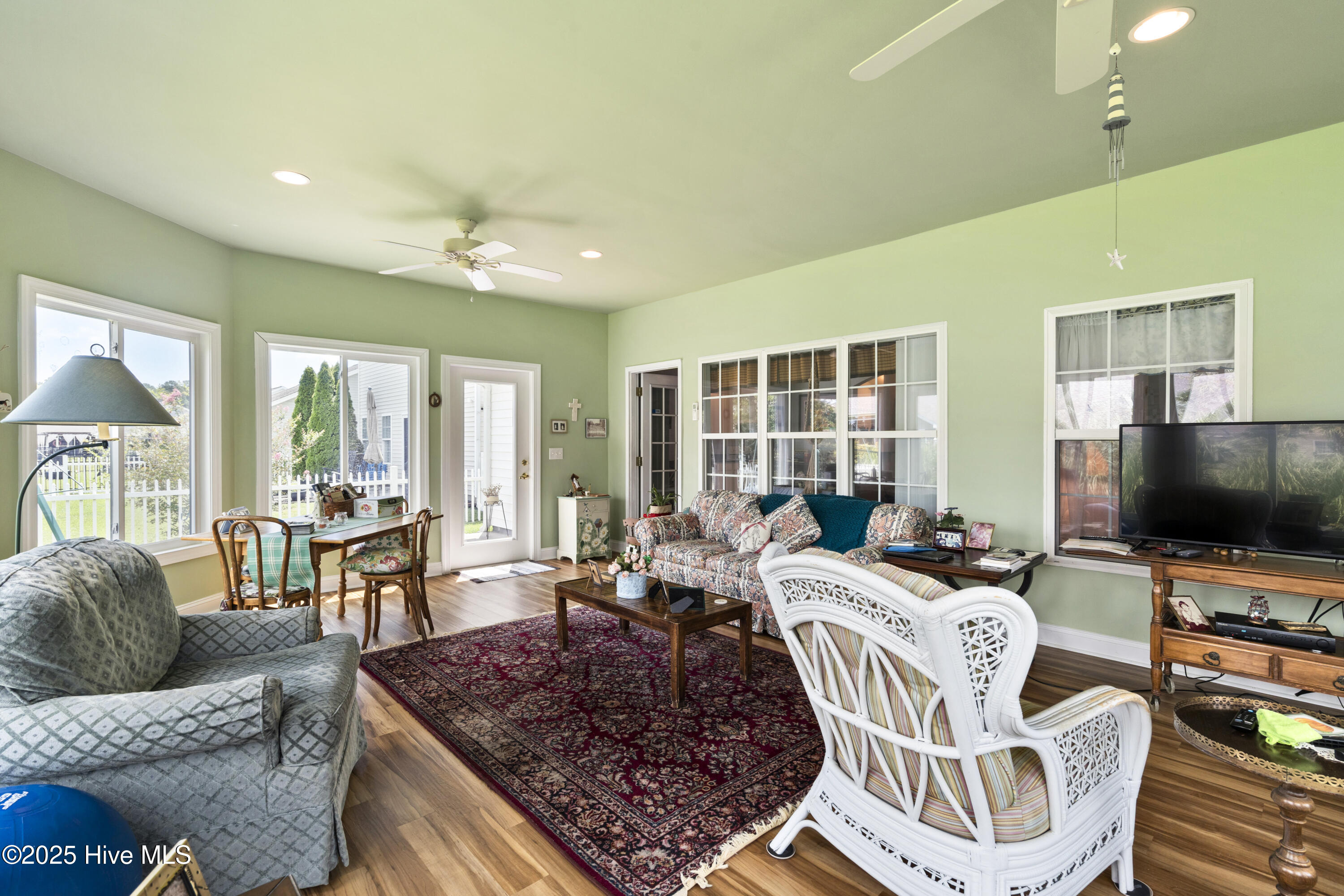 100521862 | Photo 40