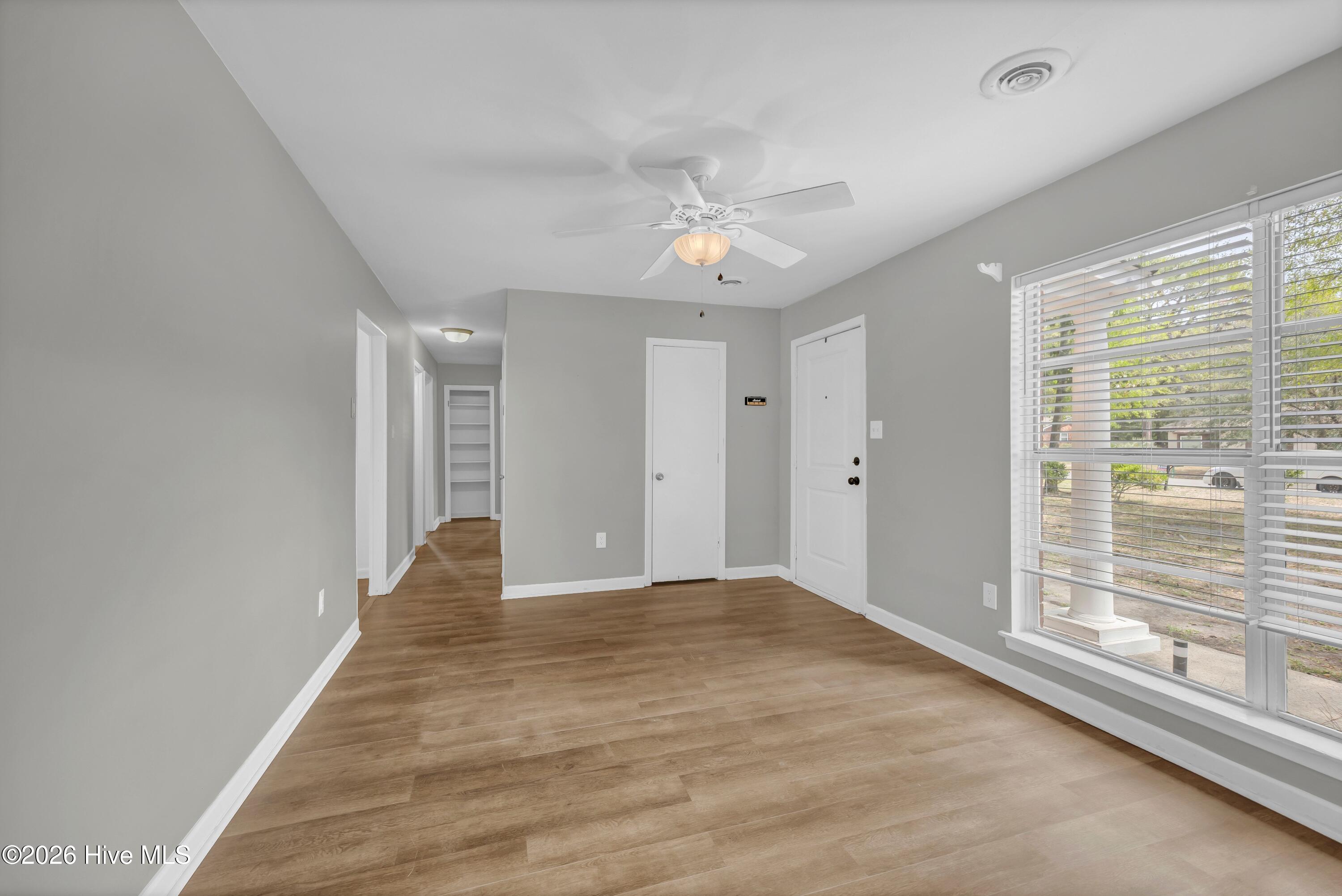 100566931 | Photo 16