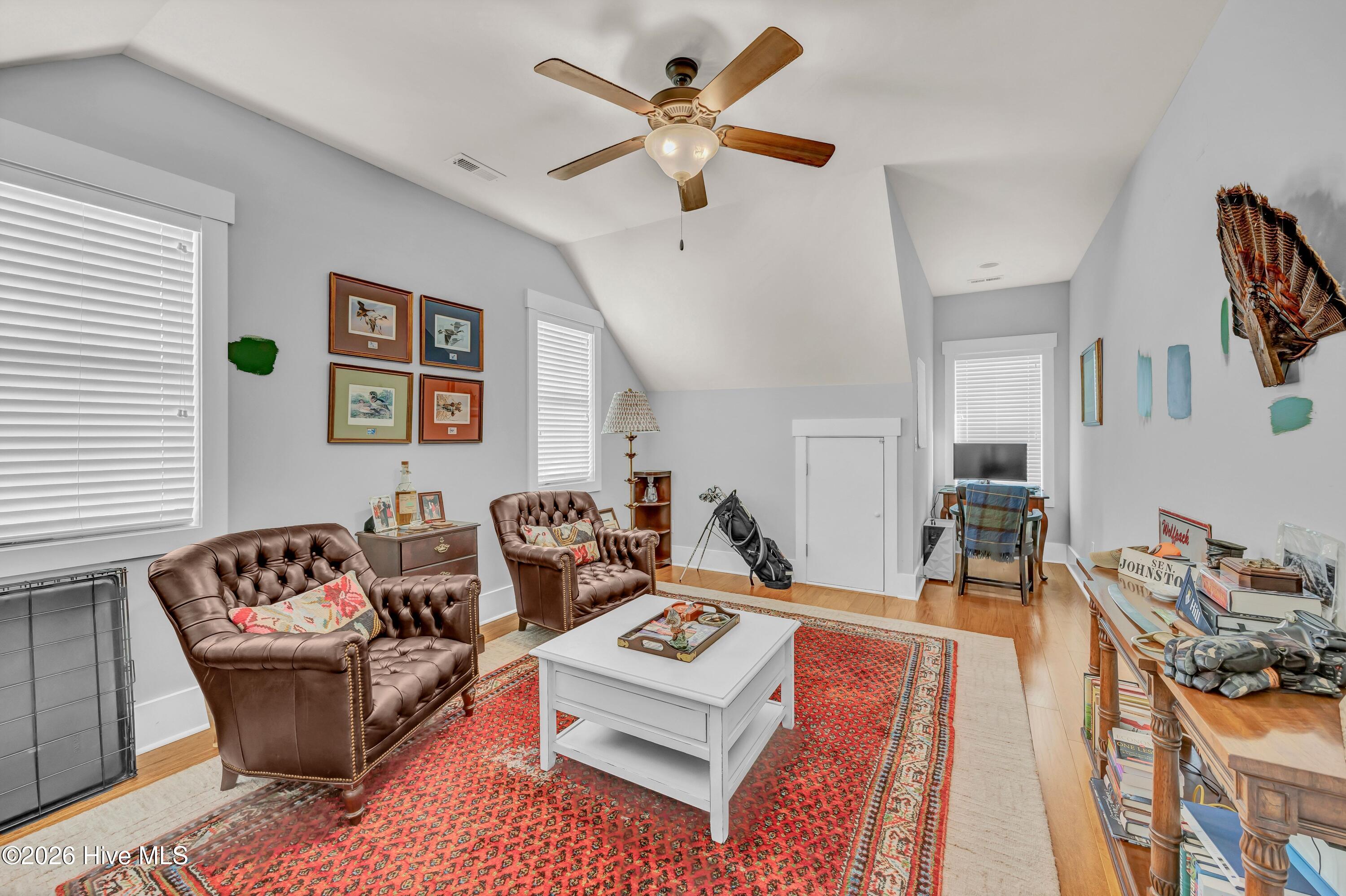 100567023 | Photo 21