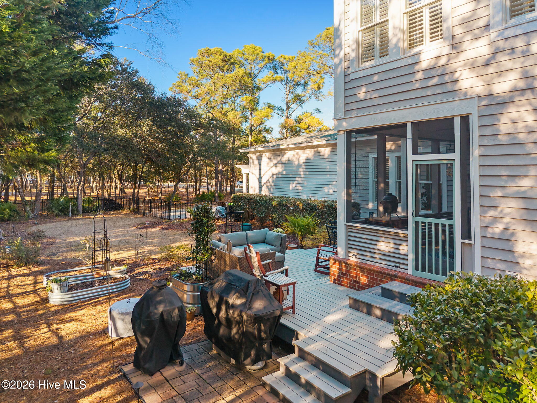 100549864 | Photo 49