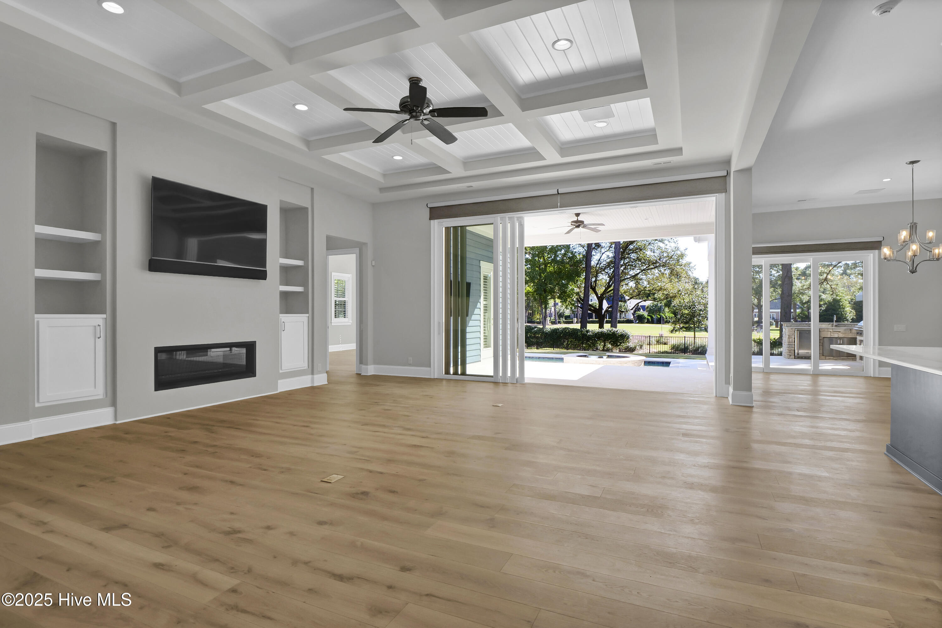 100538861 | Photo 21