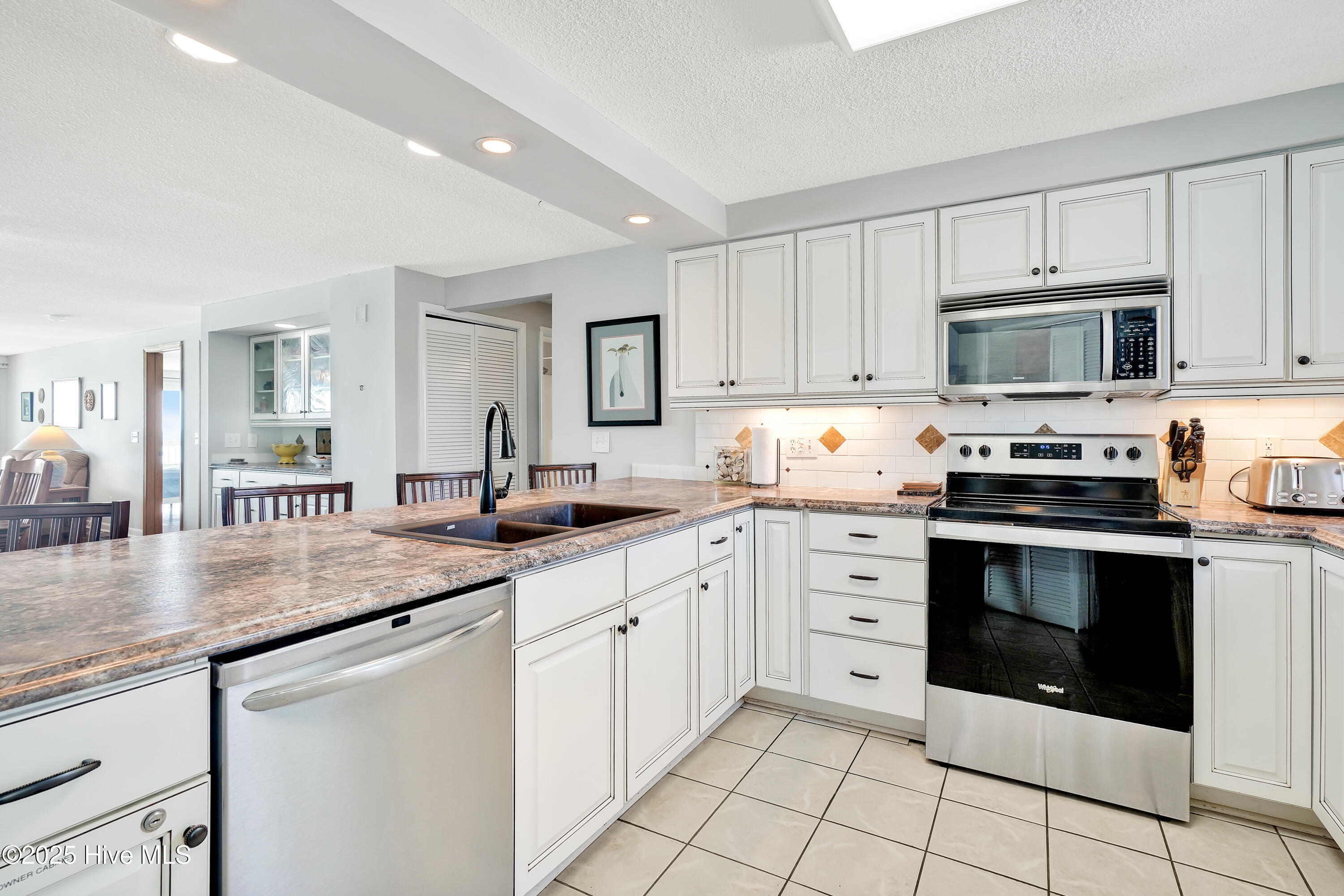 100506077 | Photo 21