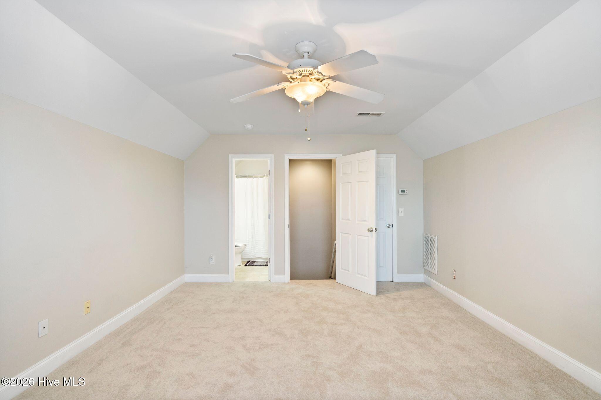 100557294 | Photo 43