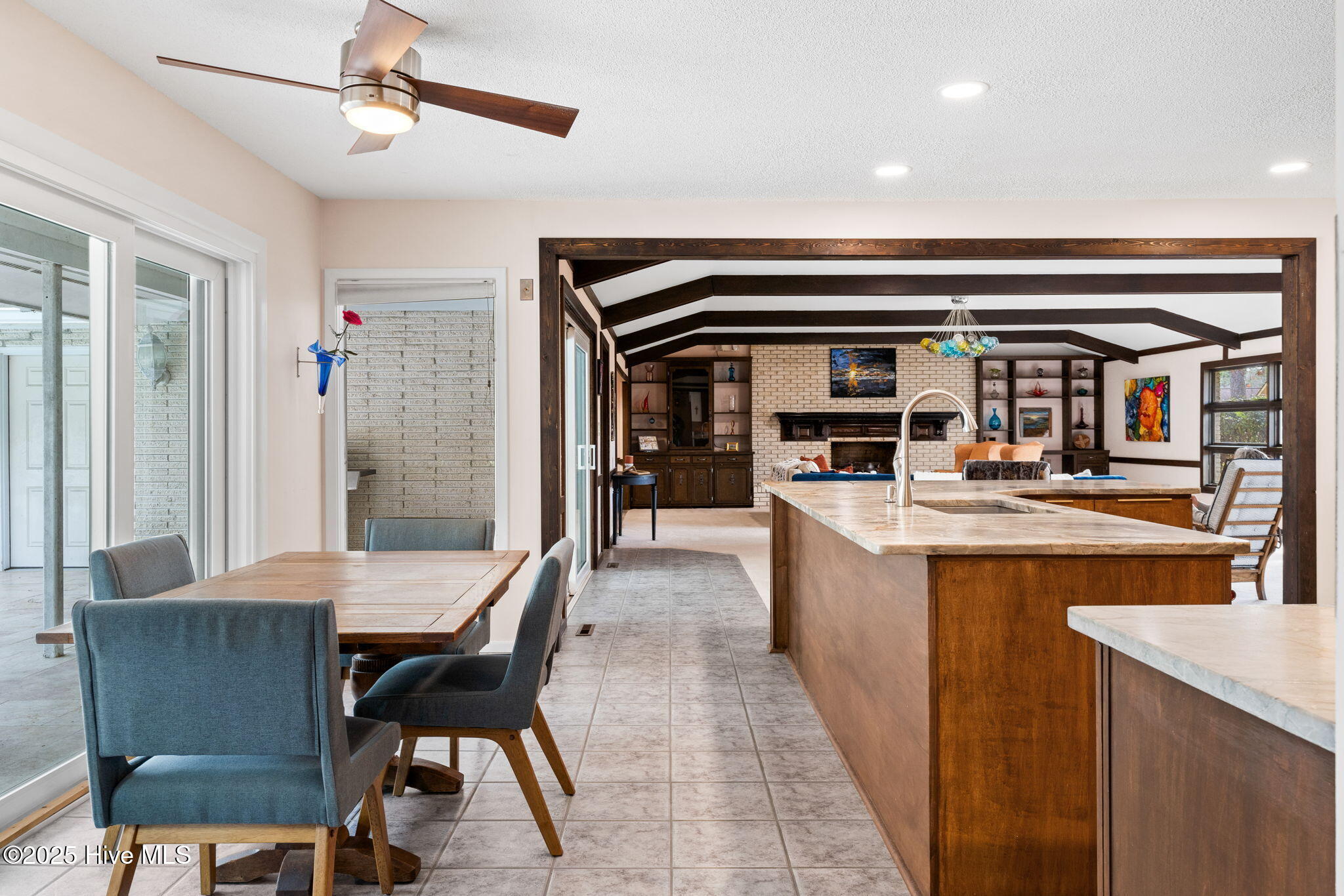 100544236 | Photo 27