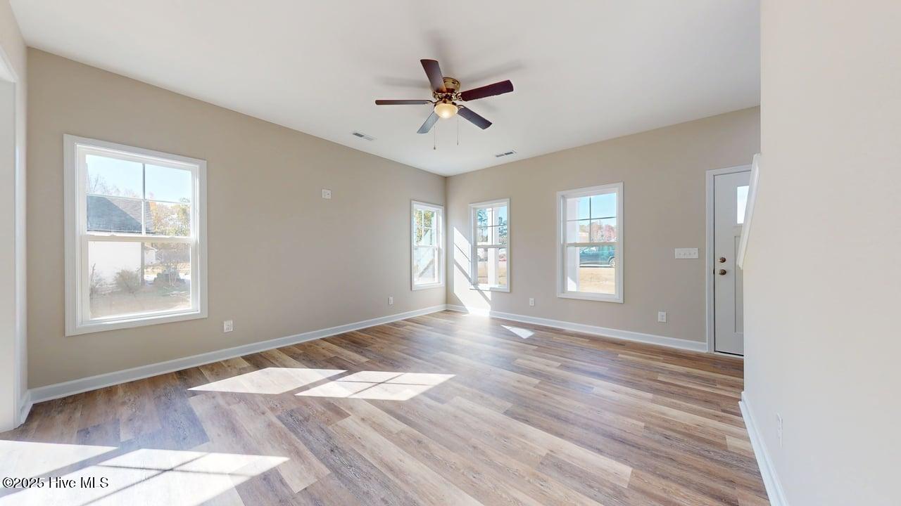 100542027 | Photo 11