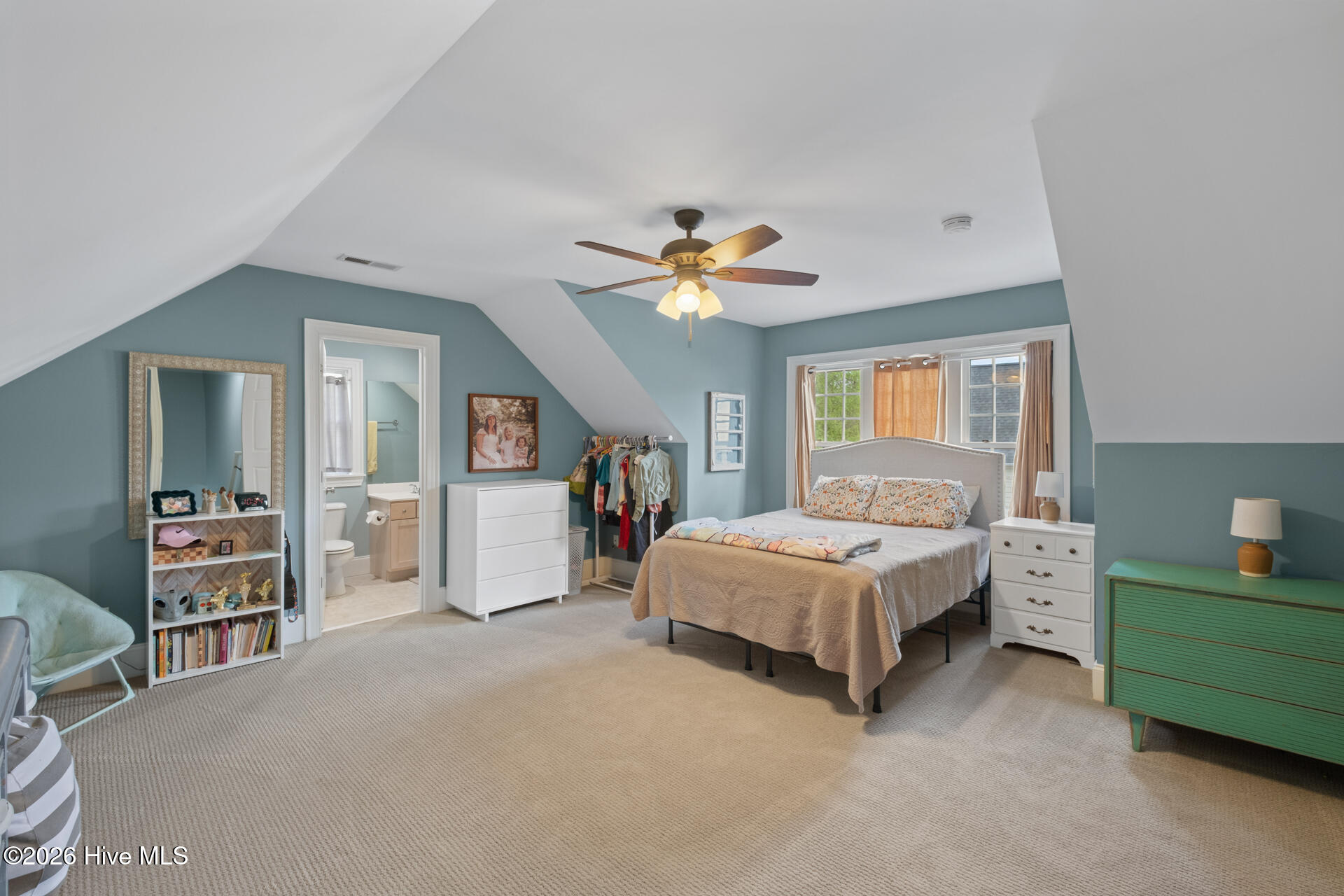 100564524 | Photo 44