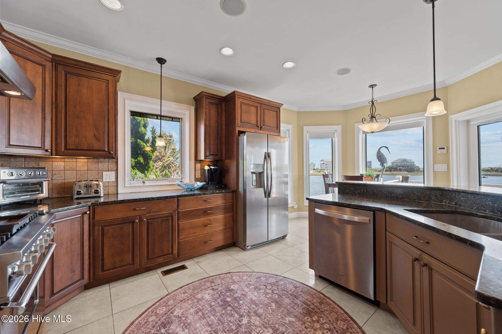 100568549 | Photo 45