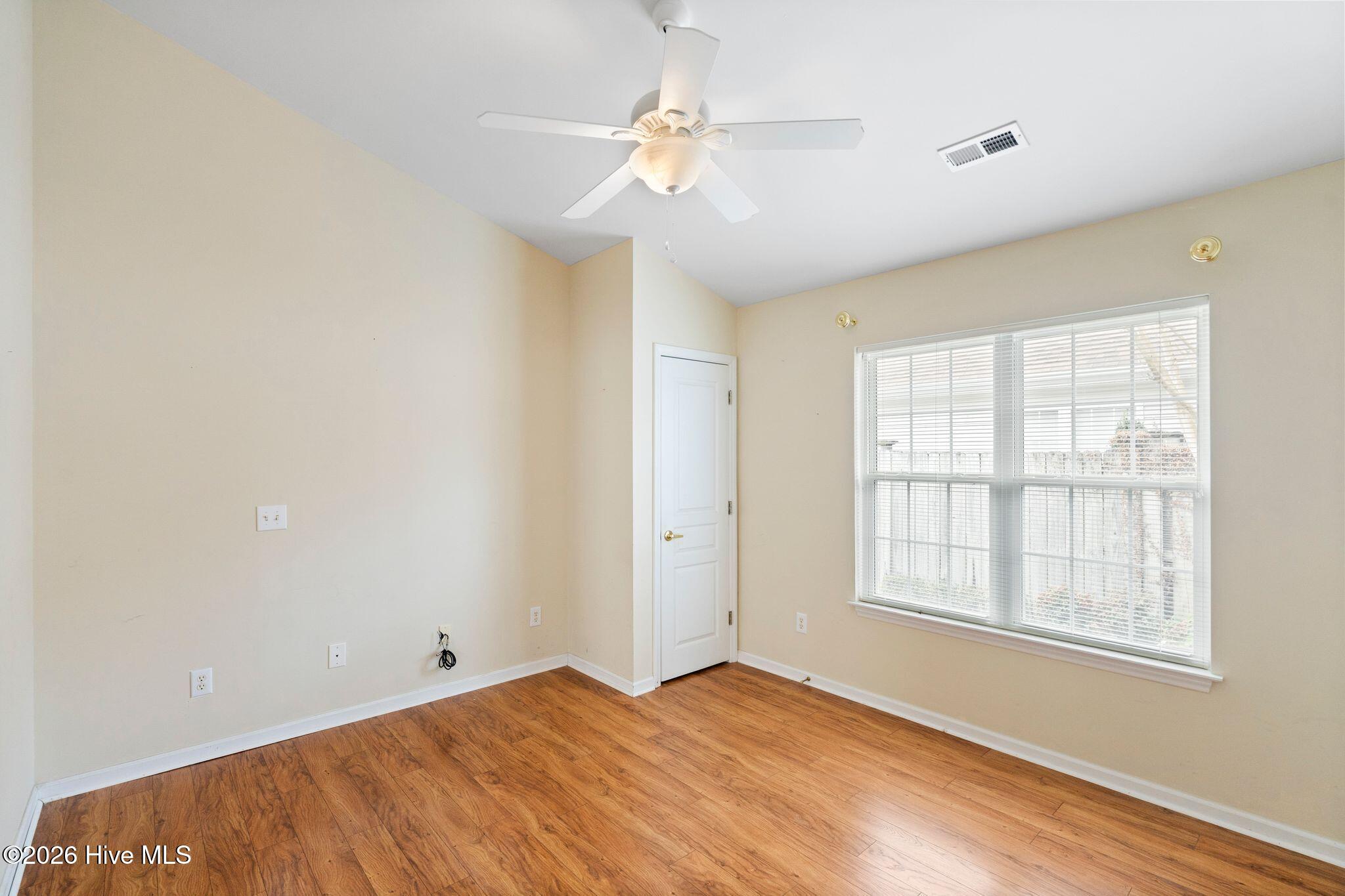 100558040 | Photo 31