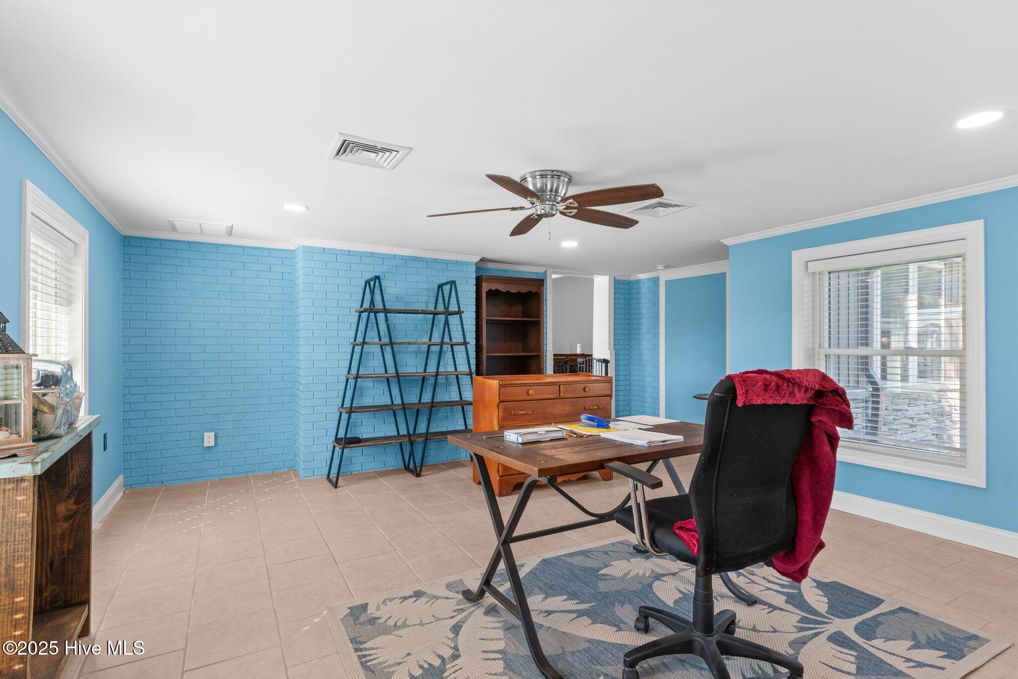 100532897 | Photo 32