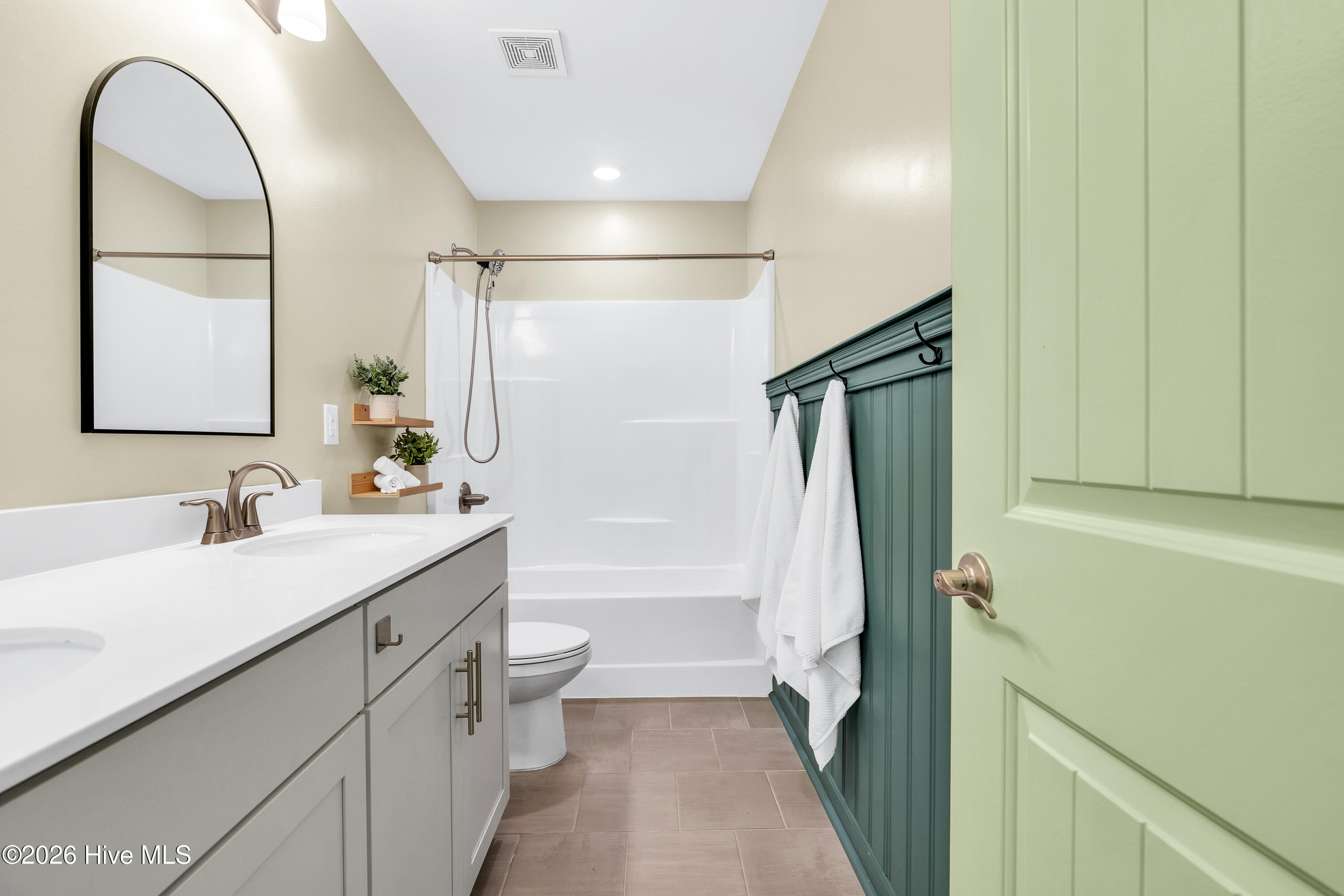 100548253 | Photo 26