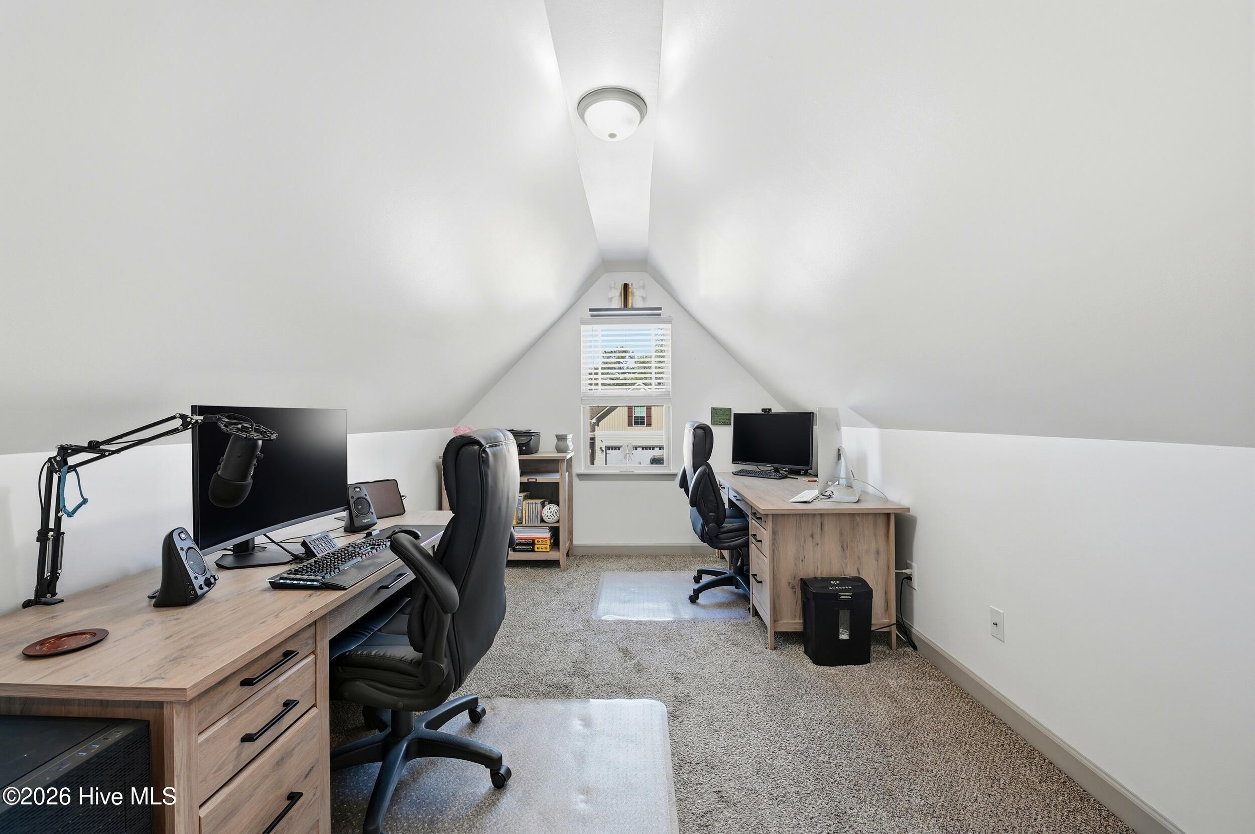 100555090 | Photo 21