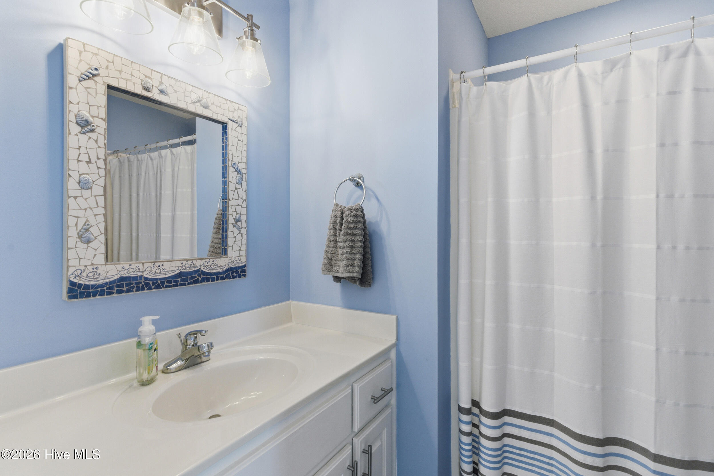 100549898 | Photo 19