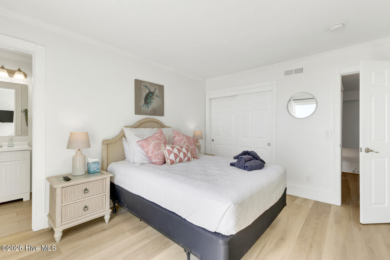 100569348 | Photo 24