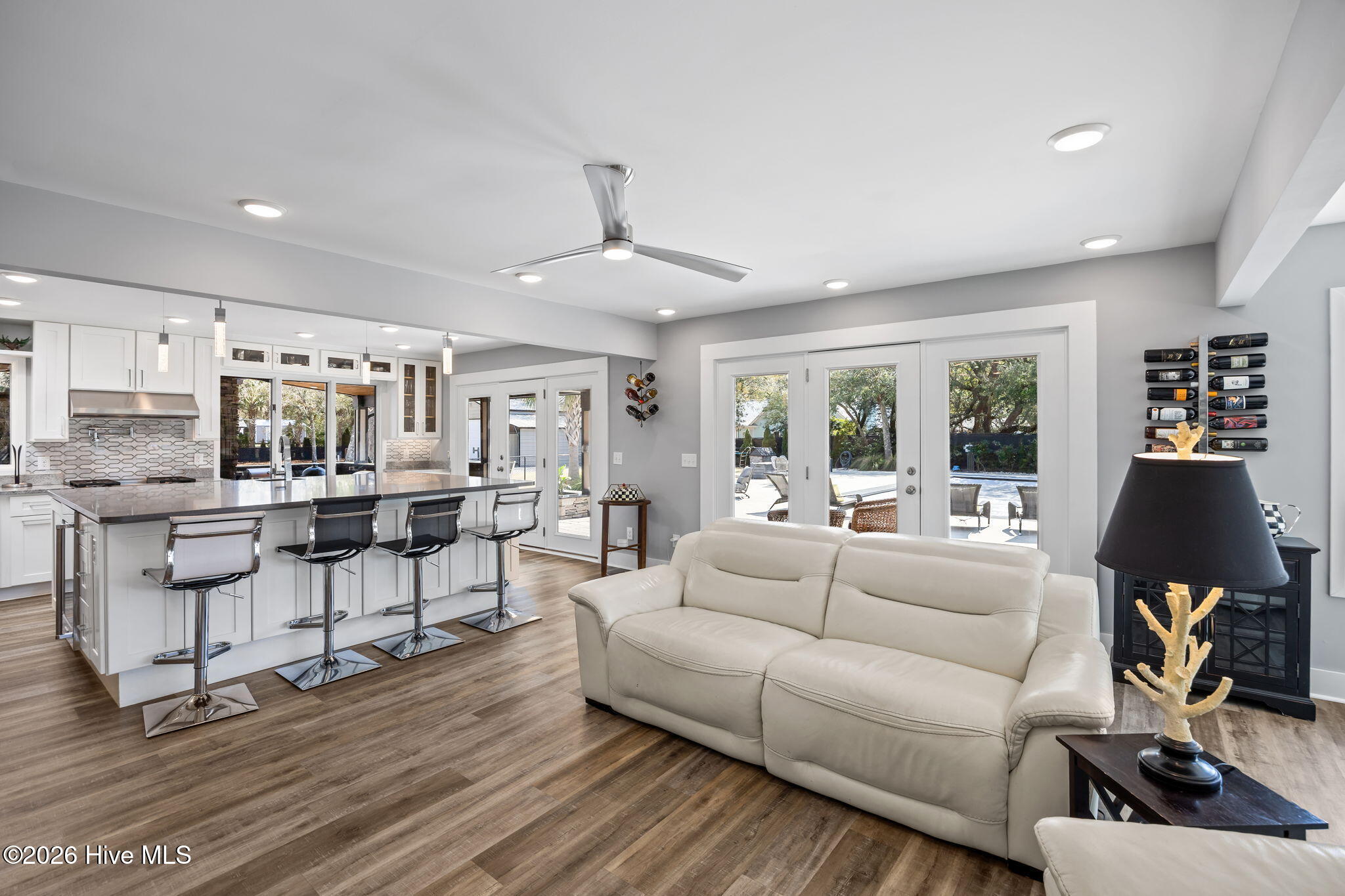 100560394 | Photo 18