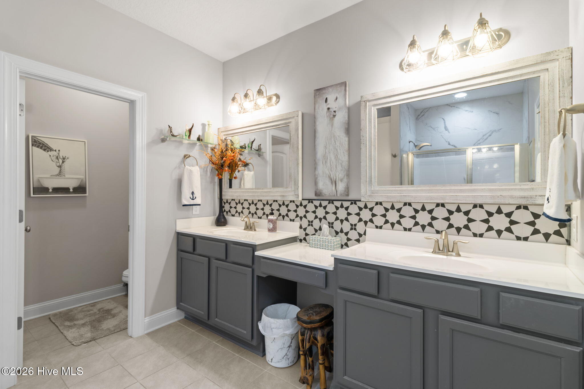 100560055 | Photo 18