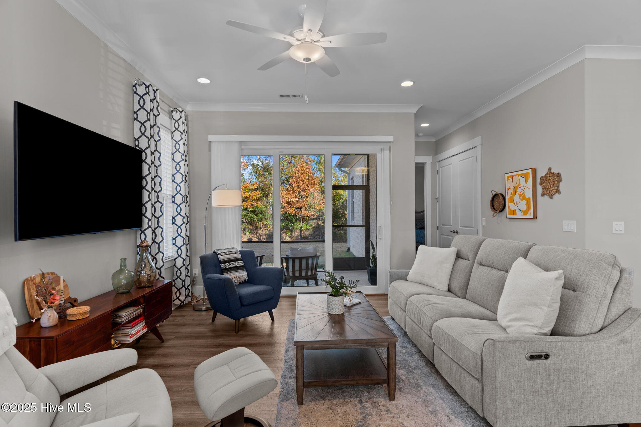 100543131 | Photo 13