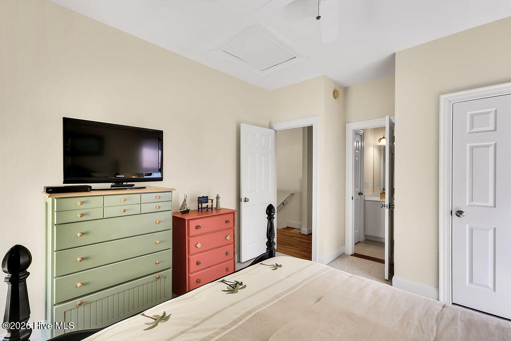 100564963 | Photo 64