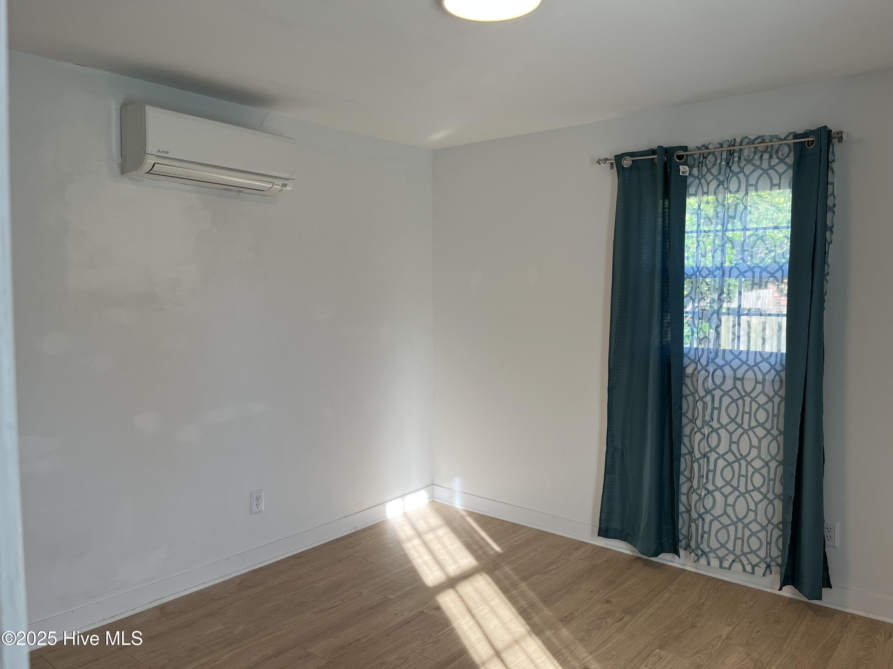 100536383 | Photo 19