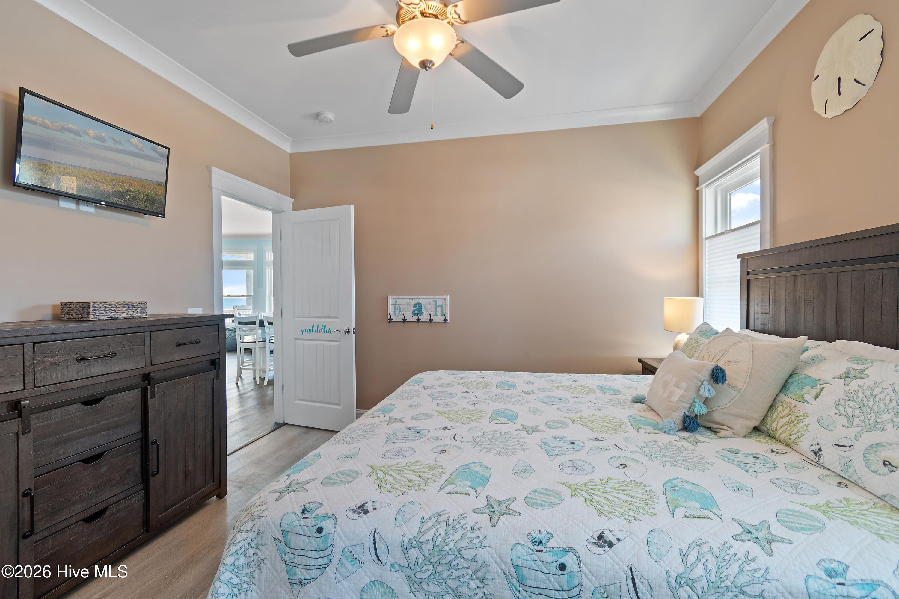 100557175 | Photo 47