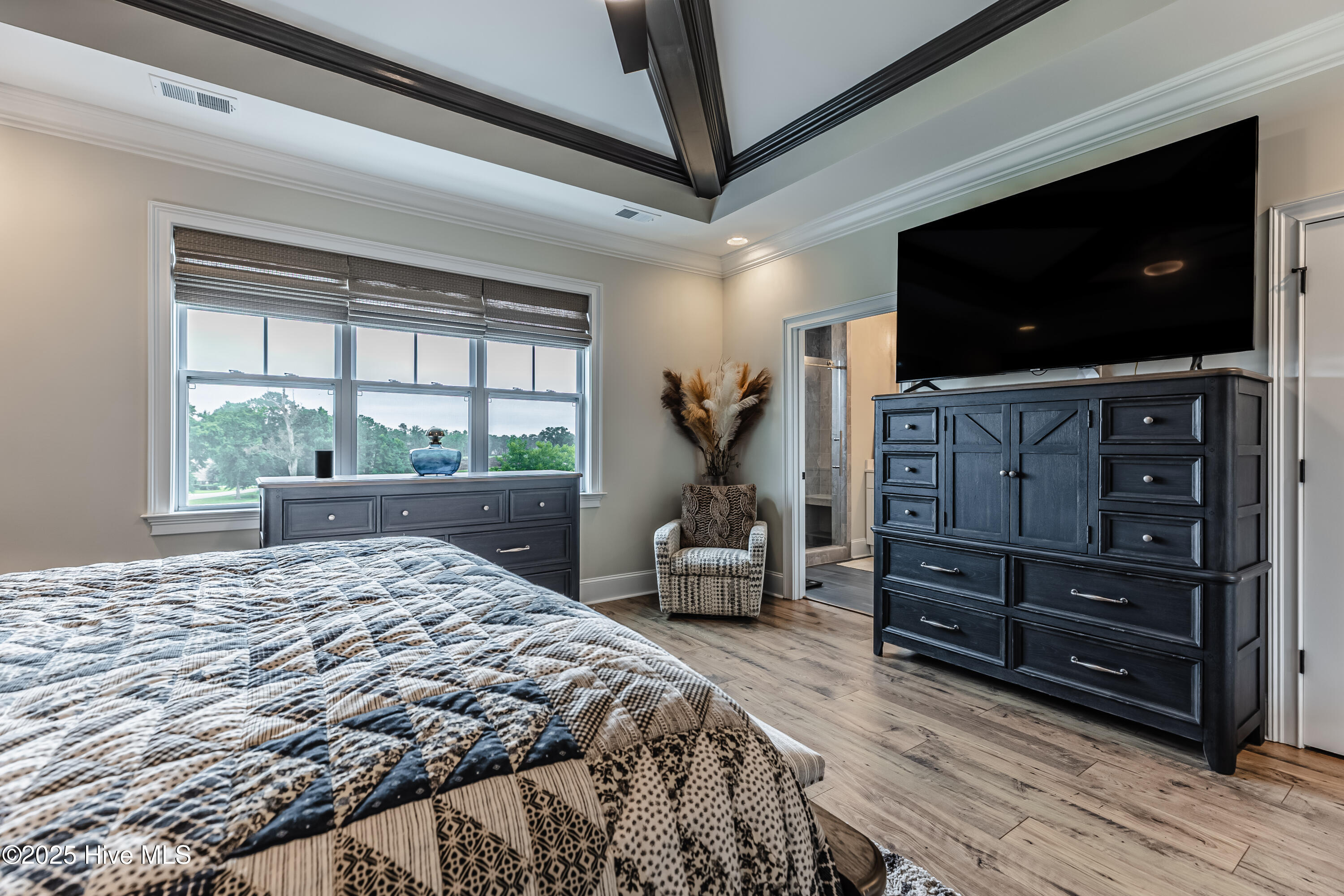 100523933 | Photo 33