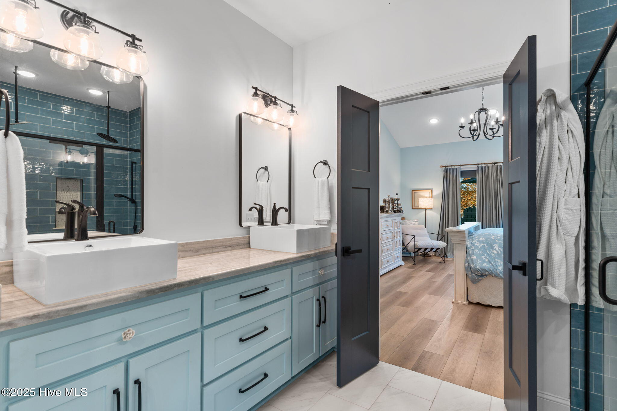 100541754 | Photo 31