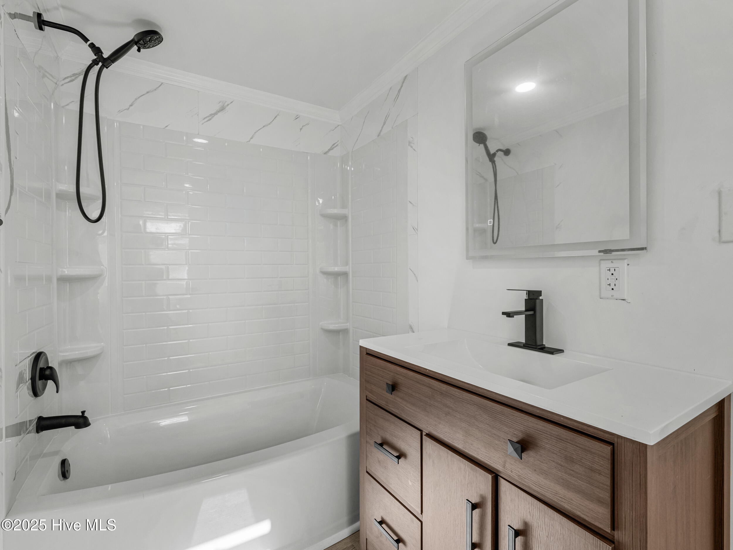 100545373 | Photo 23