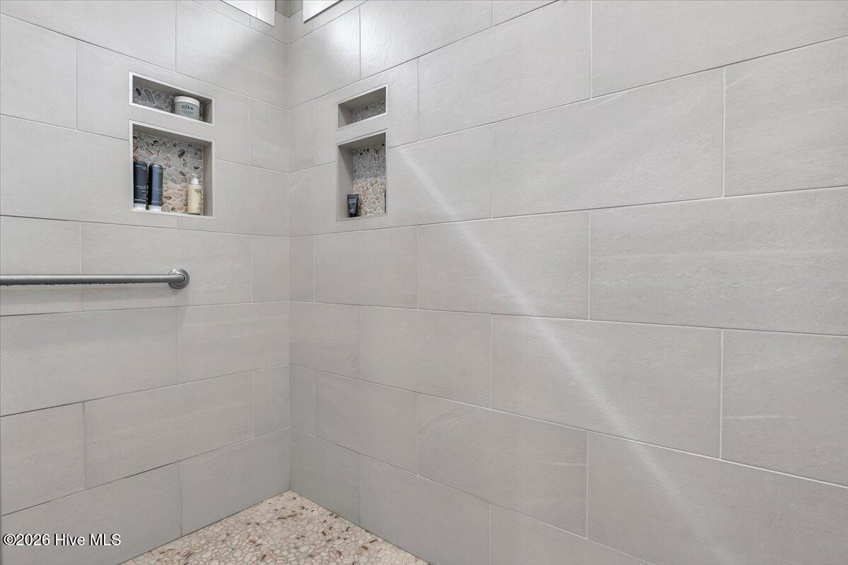 100558709 | Photo 52