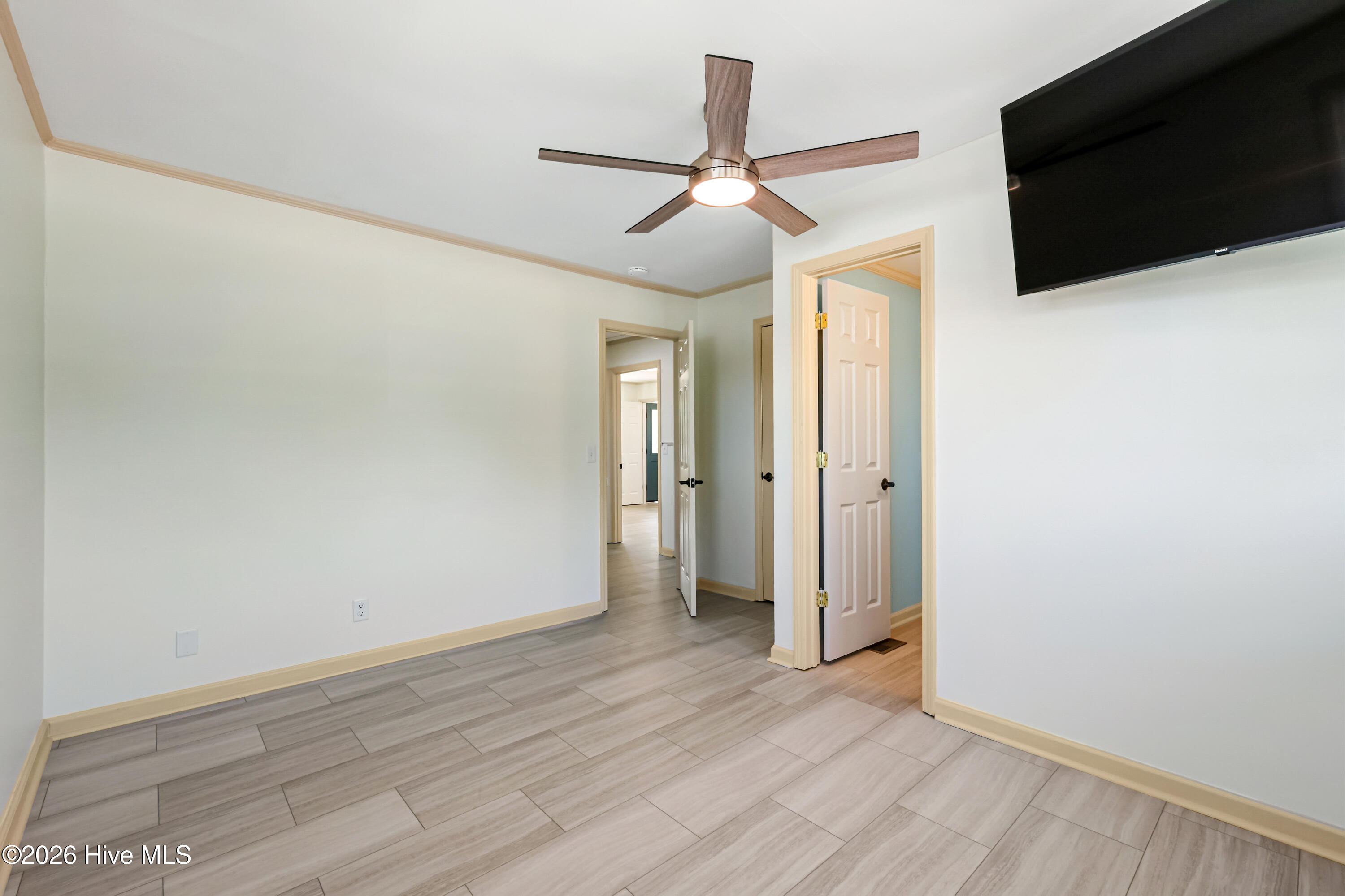 100567832 | Photo 19