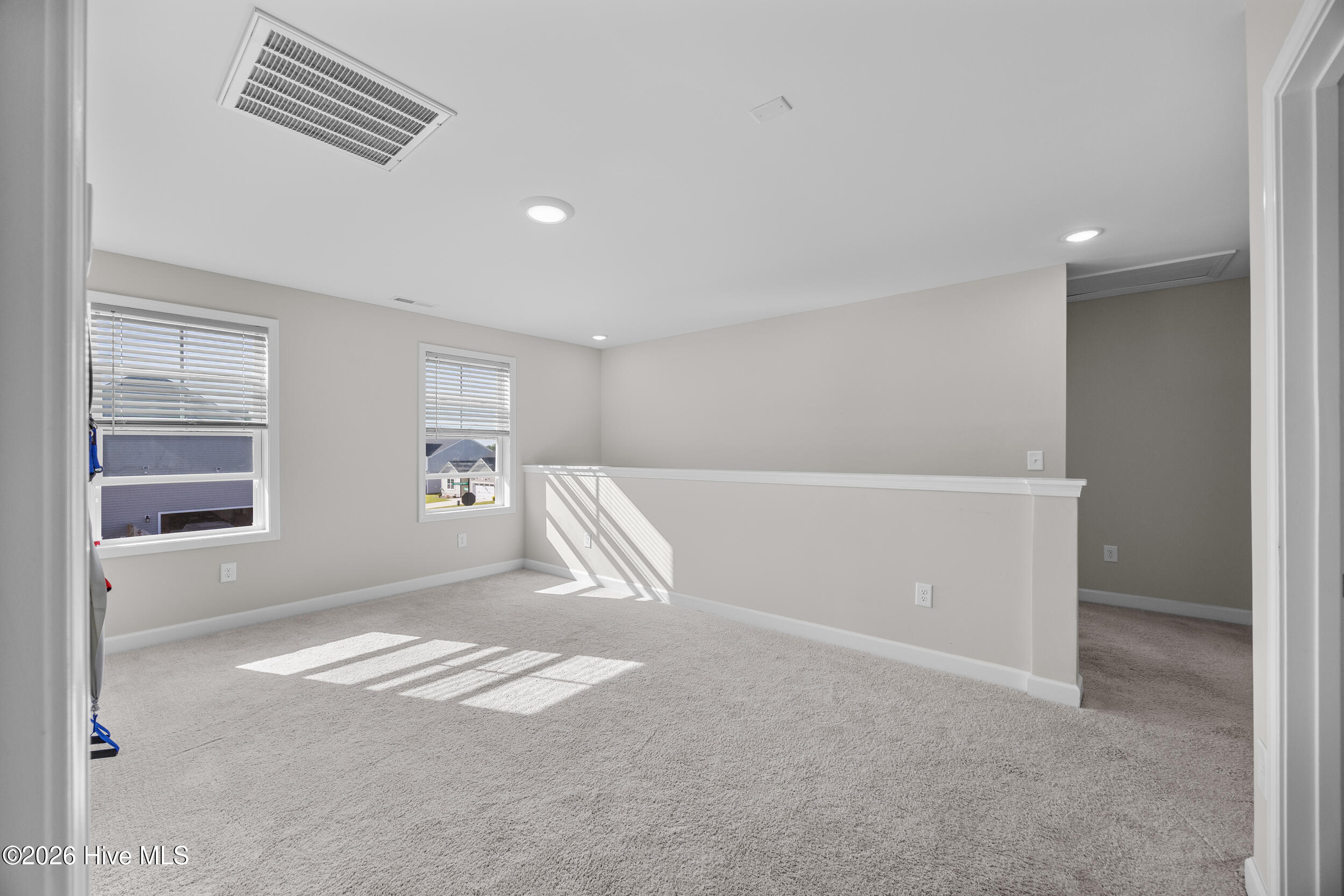 100569067 | Photo 32